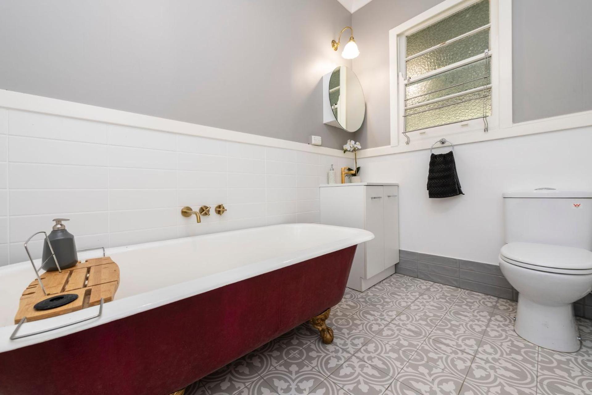 Tatbern Park Cottage Wallalong