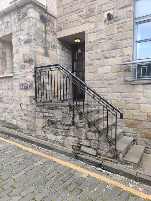 Next to the Palace and Royal Mile with parking view 2