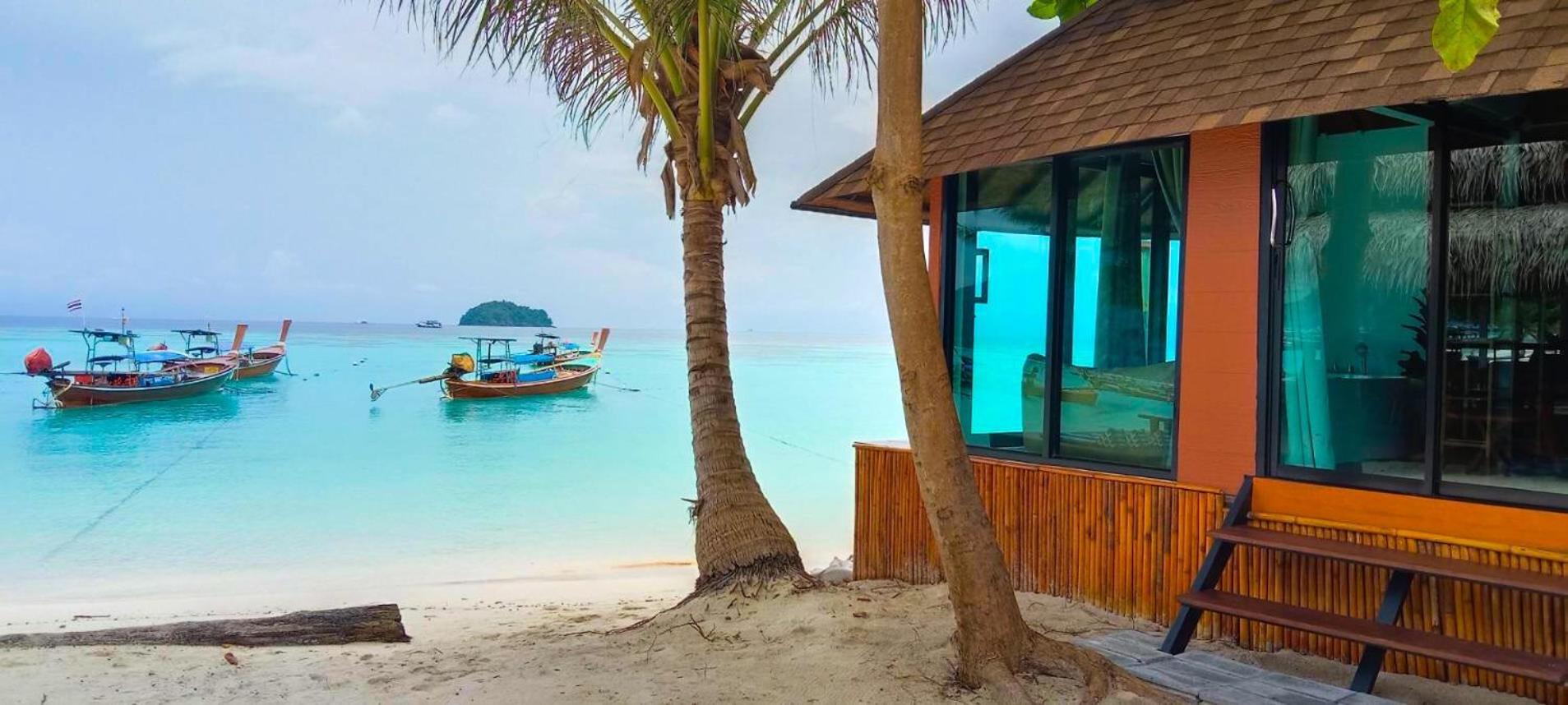 Sea To Moon Lipe