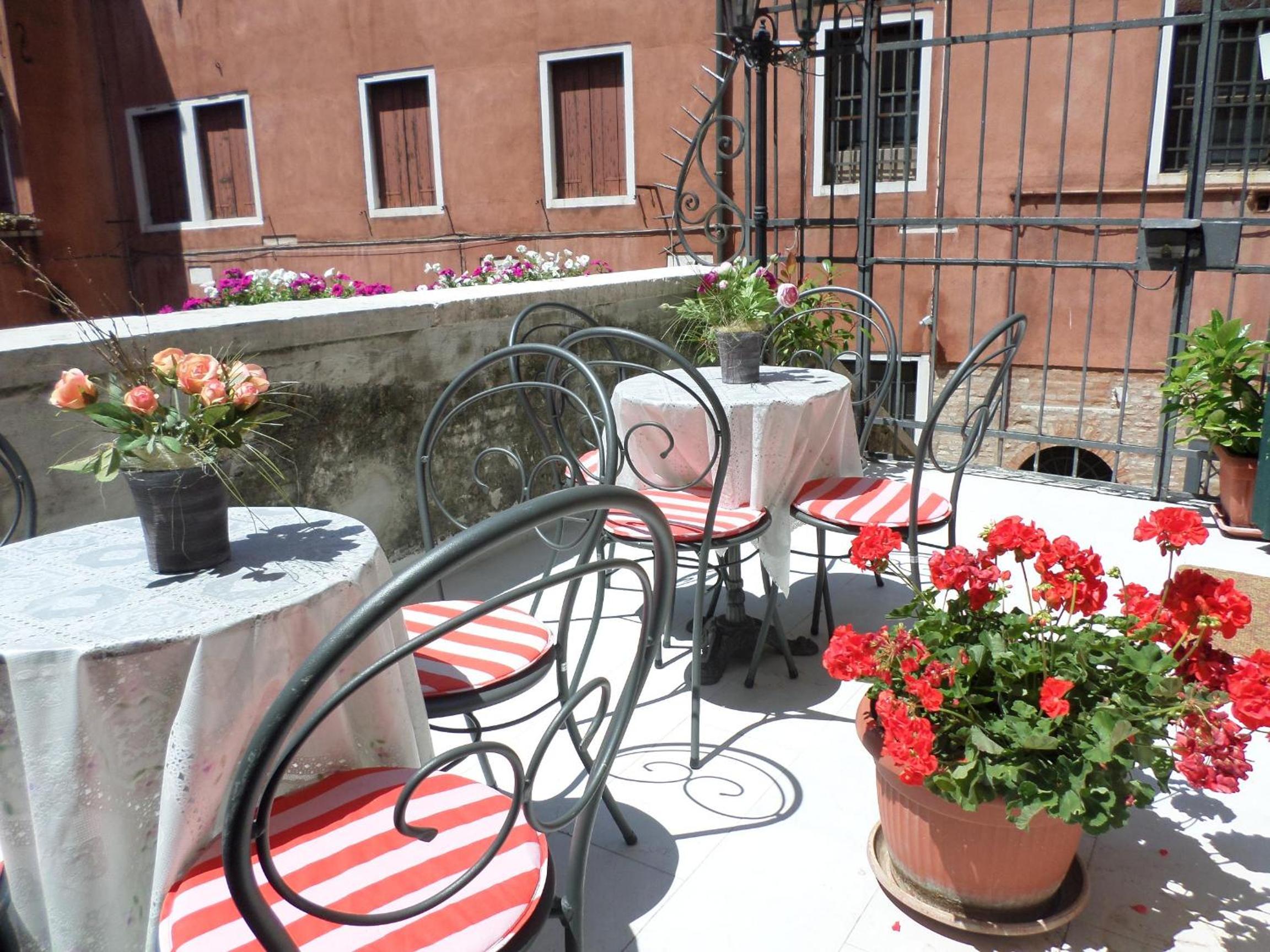 Palazzo Lion Morosini - Check in presso Locanda Ai Santi Apostoli