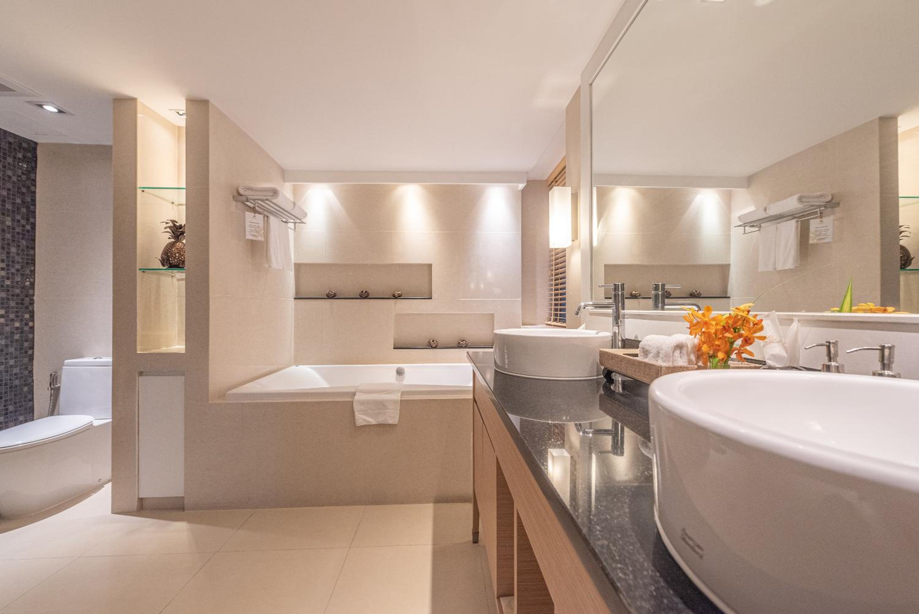 Summit Windmill Golf Suite Hotel at Suvarnabhumi