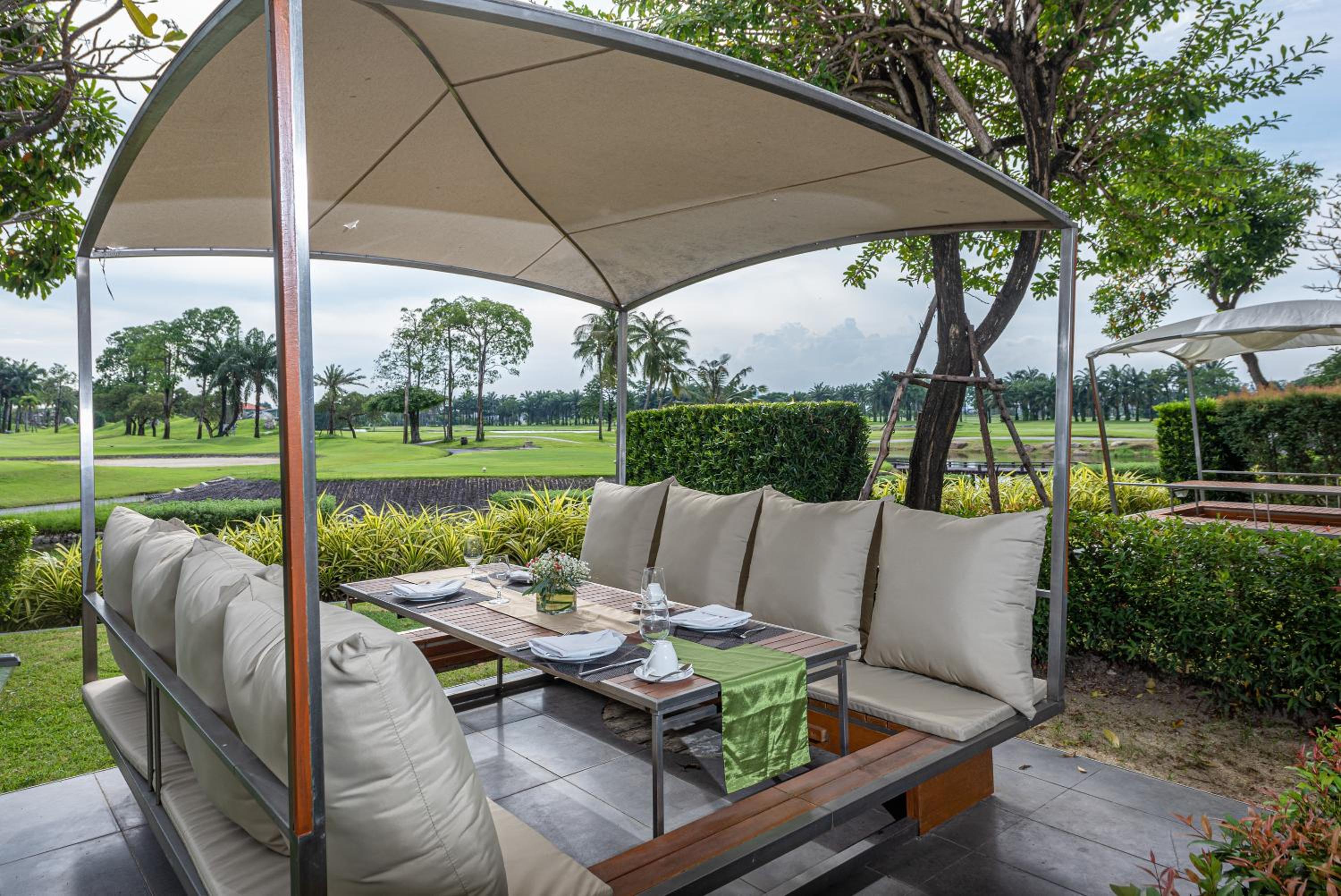 Summit Windmill Golf Suite Hotel at Suvarnabhumi