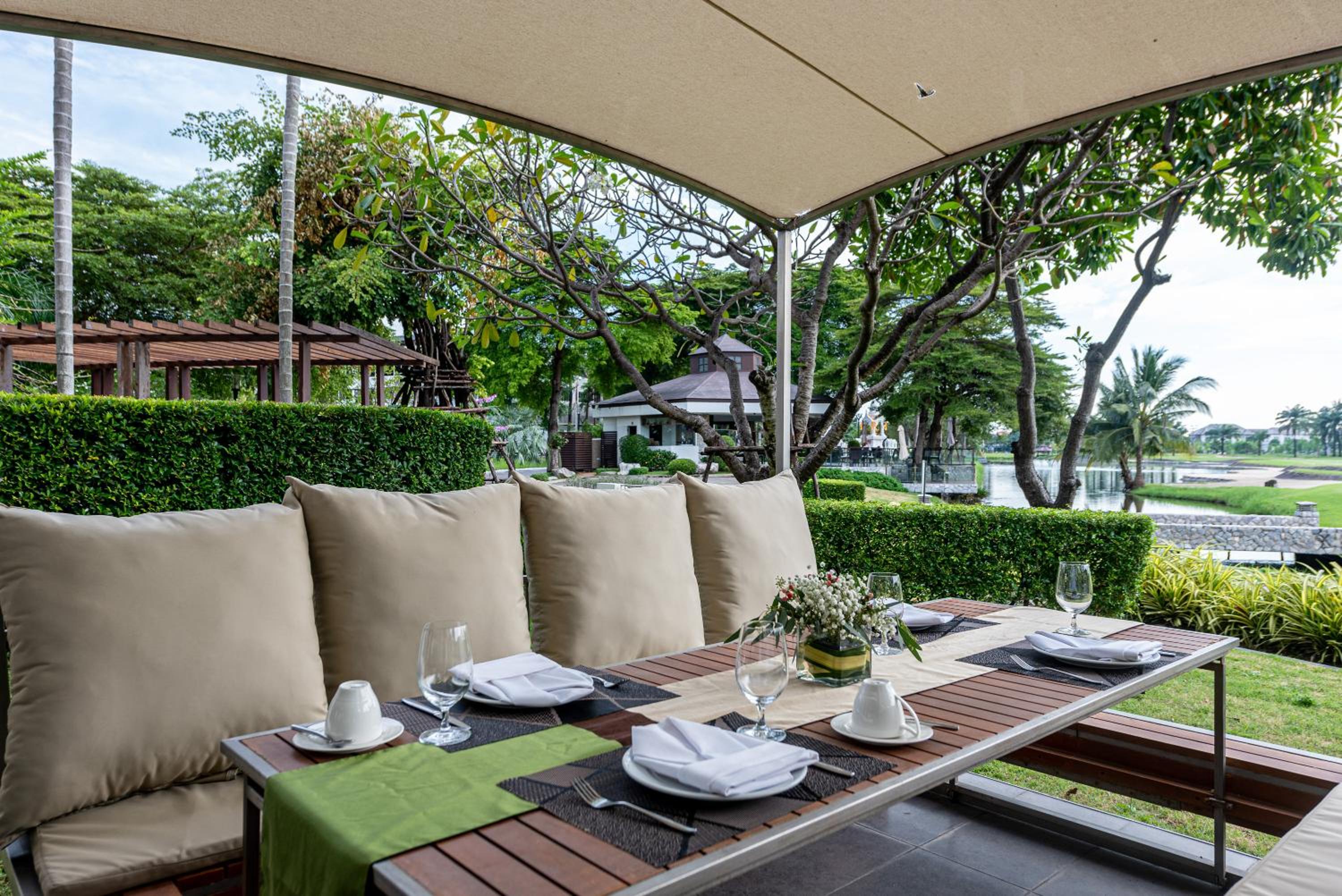 Summit Windmill Golf Suite Hotel at Suvarnabhumi