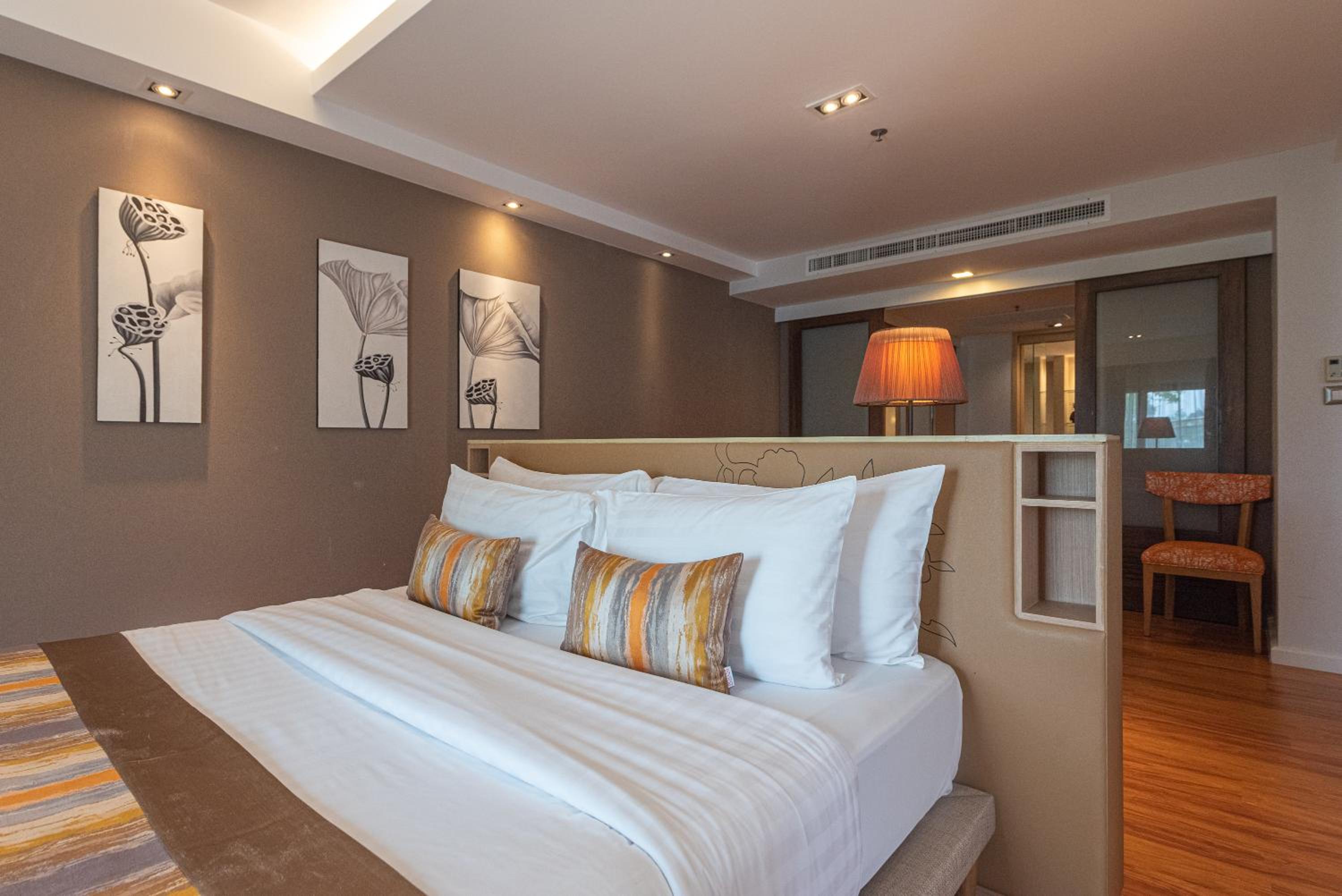 Summit Windmill Golf Suite Hotel at Suvarnabhumi