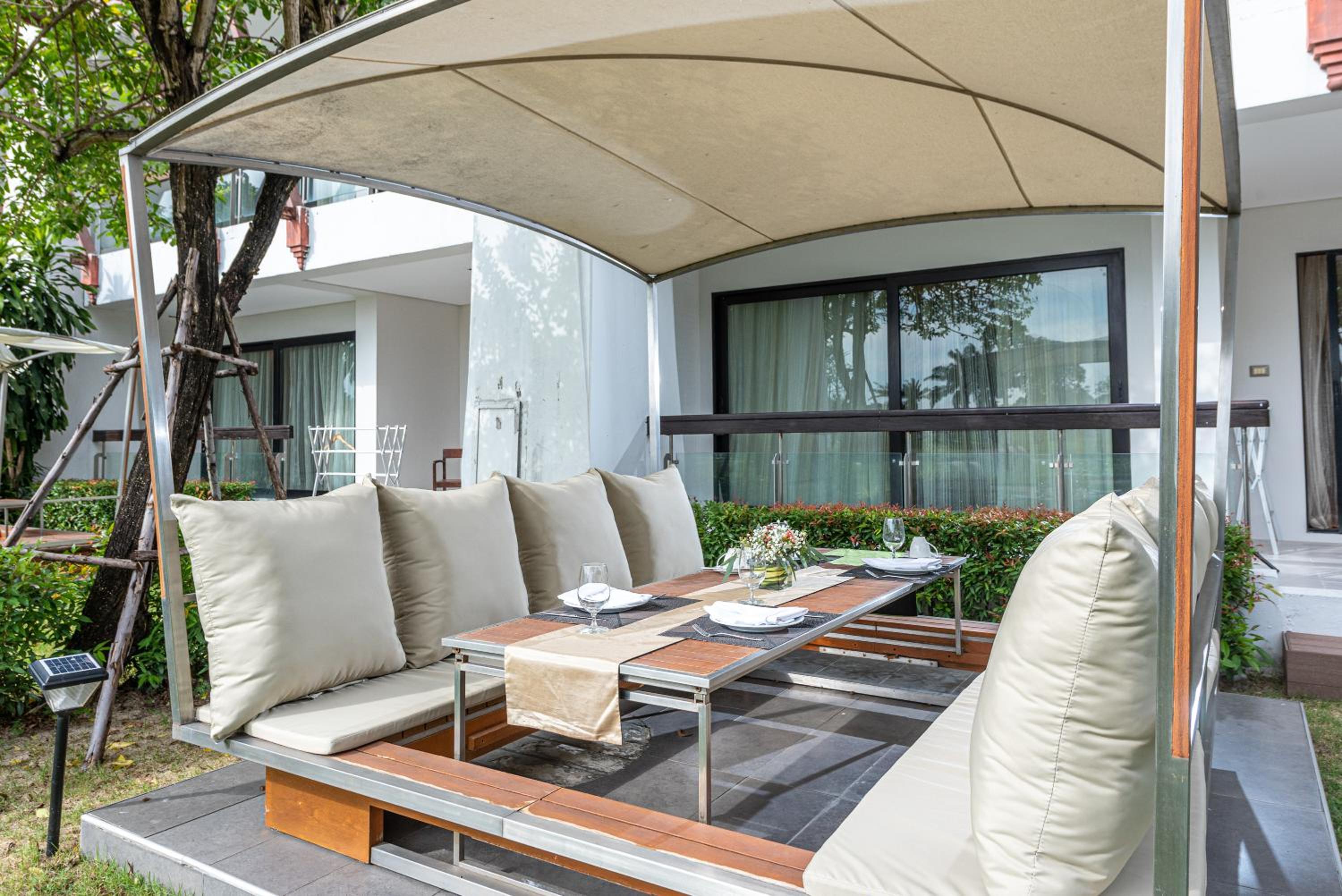 Summit Windmill Golf Suite Hotel at Suvarnabhumi