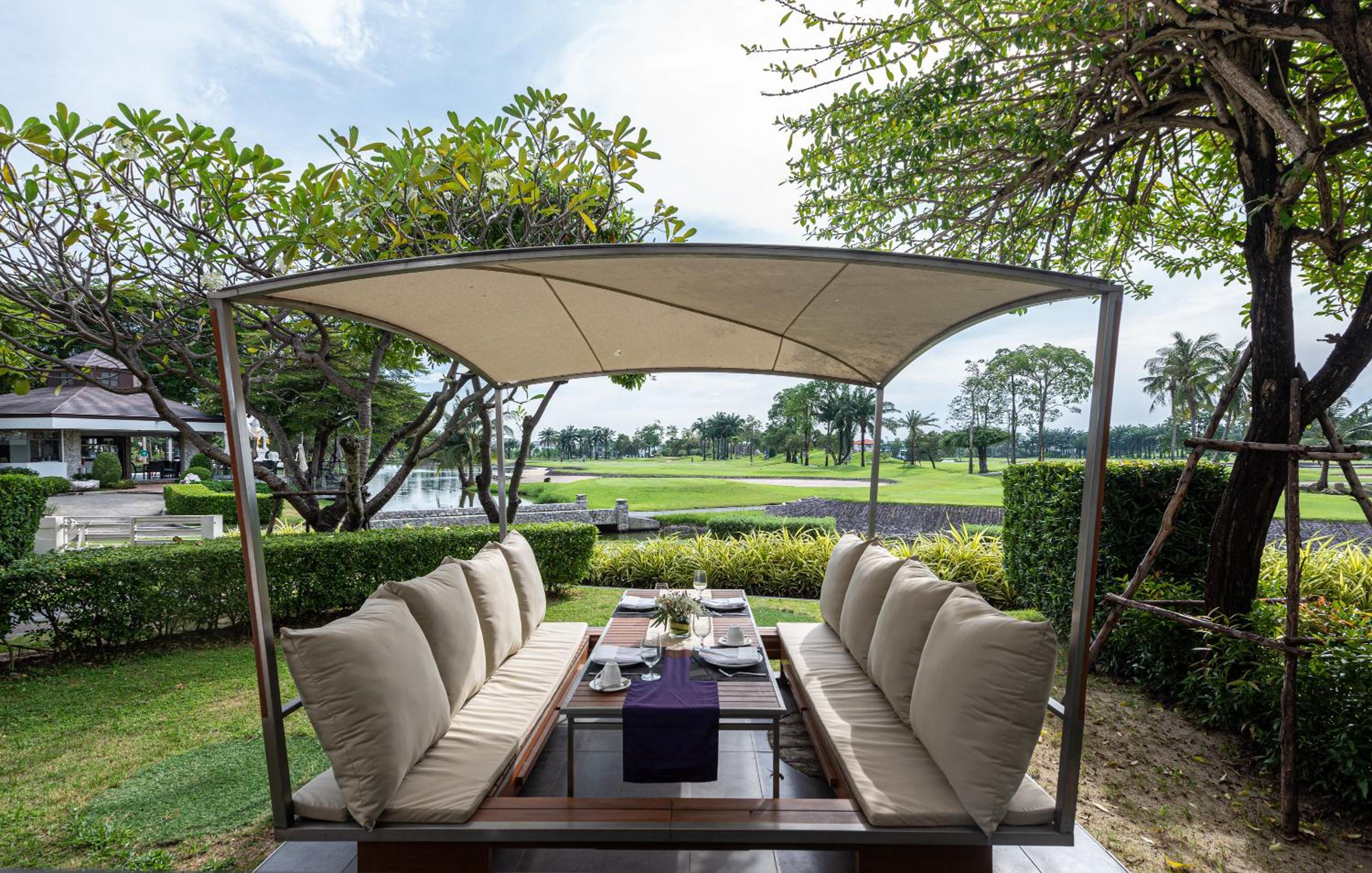 Summit Windmill Golf Suite Hotel at Suvarnabhumi