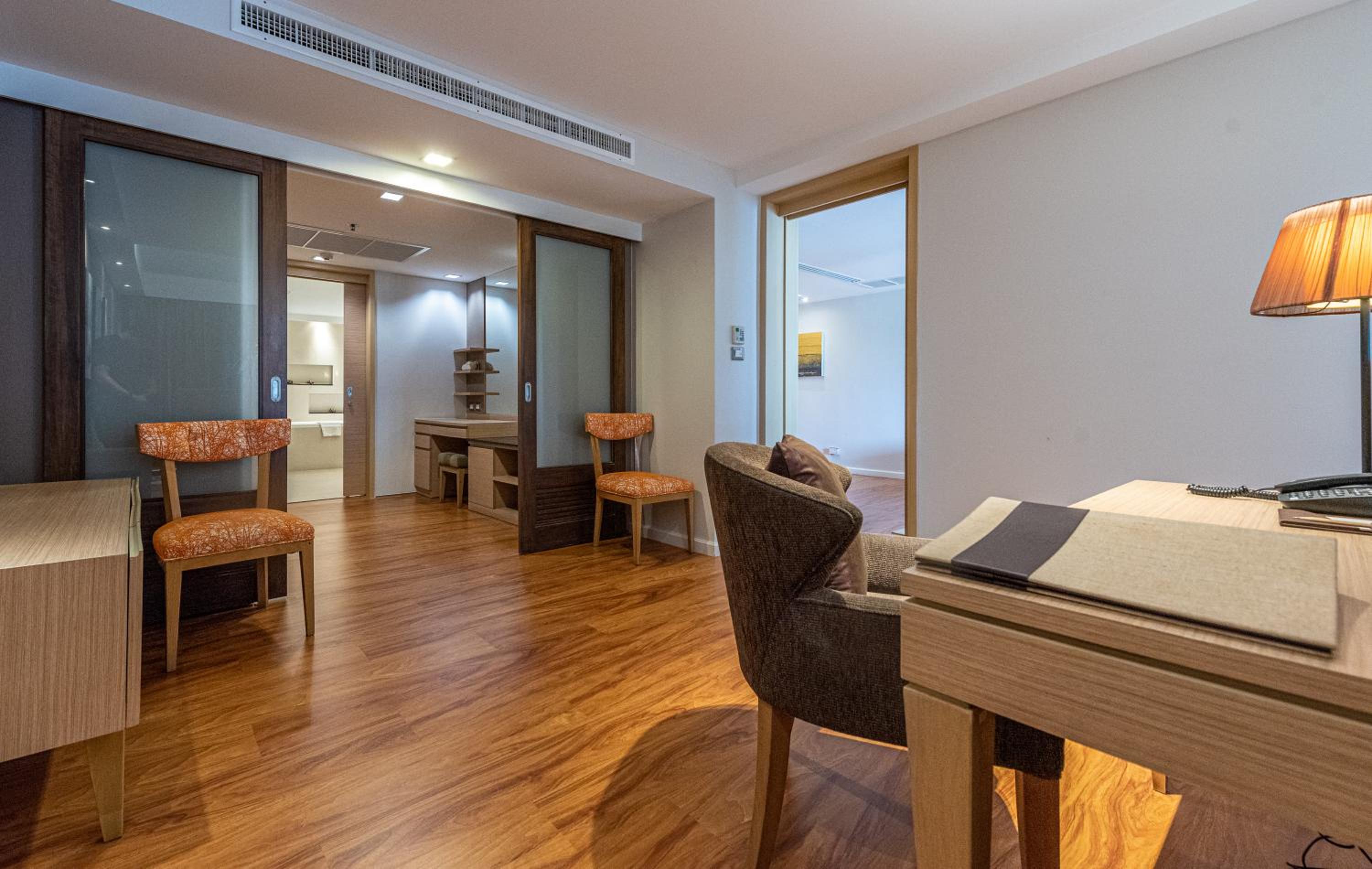 Summit Windmill Golf Suite Hotel at Suvarnabhumi