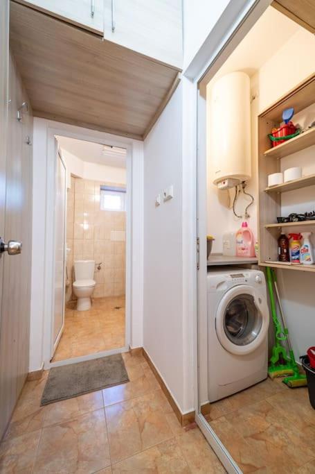 Sunny and Quiet 2bdr Central Apartment view 5