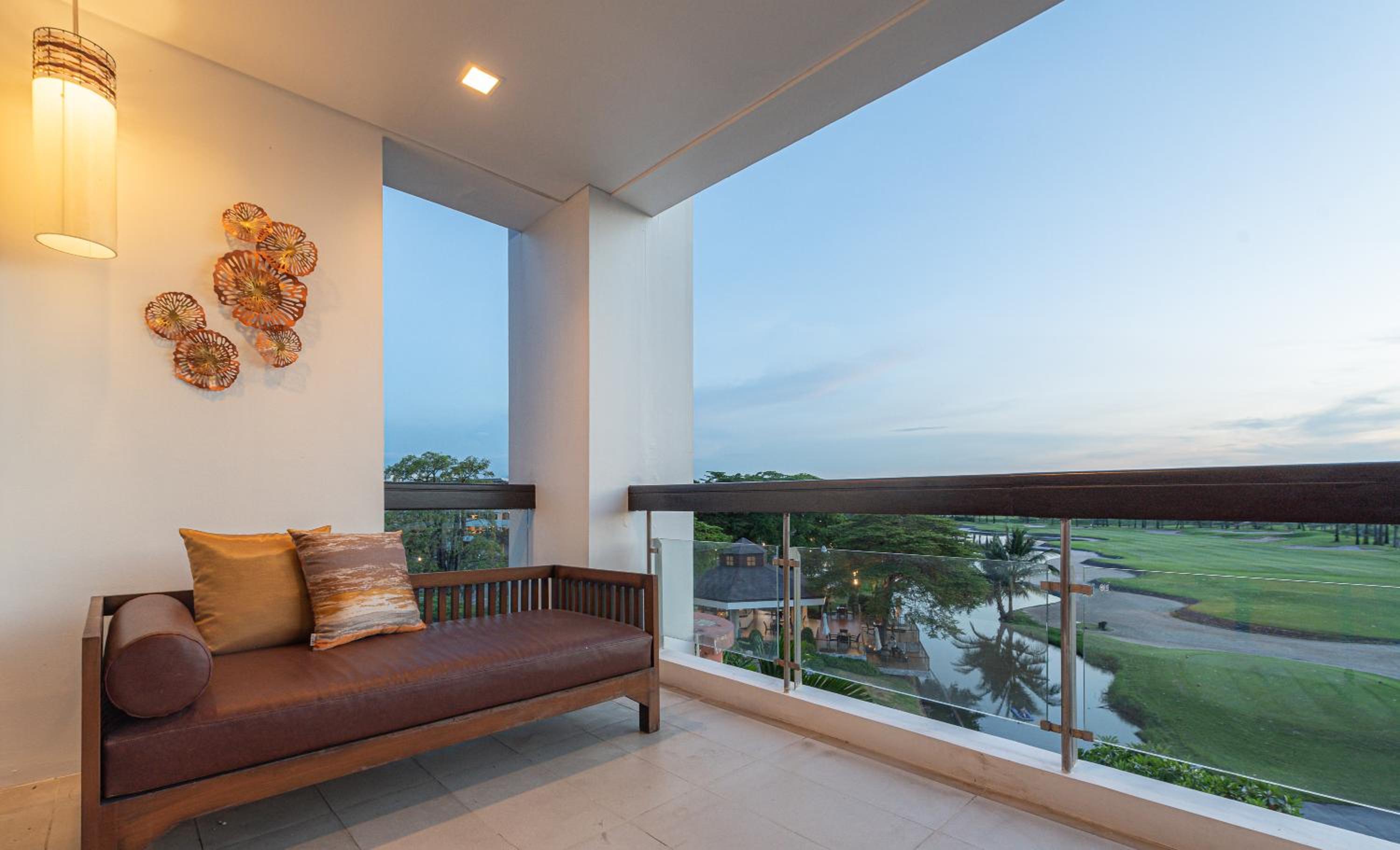 Summit Windmill Golf Suite Hotel at Suvarnabhumi