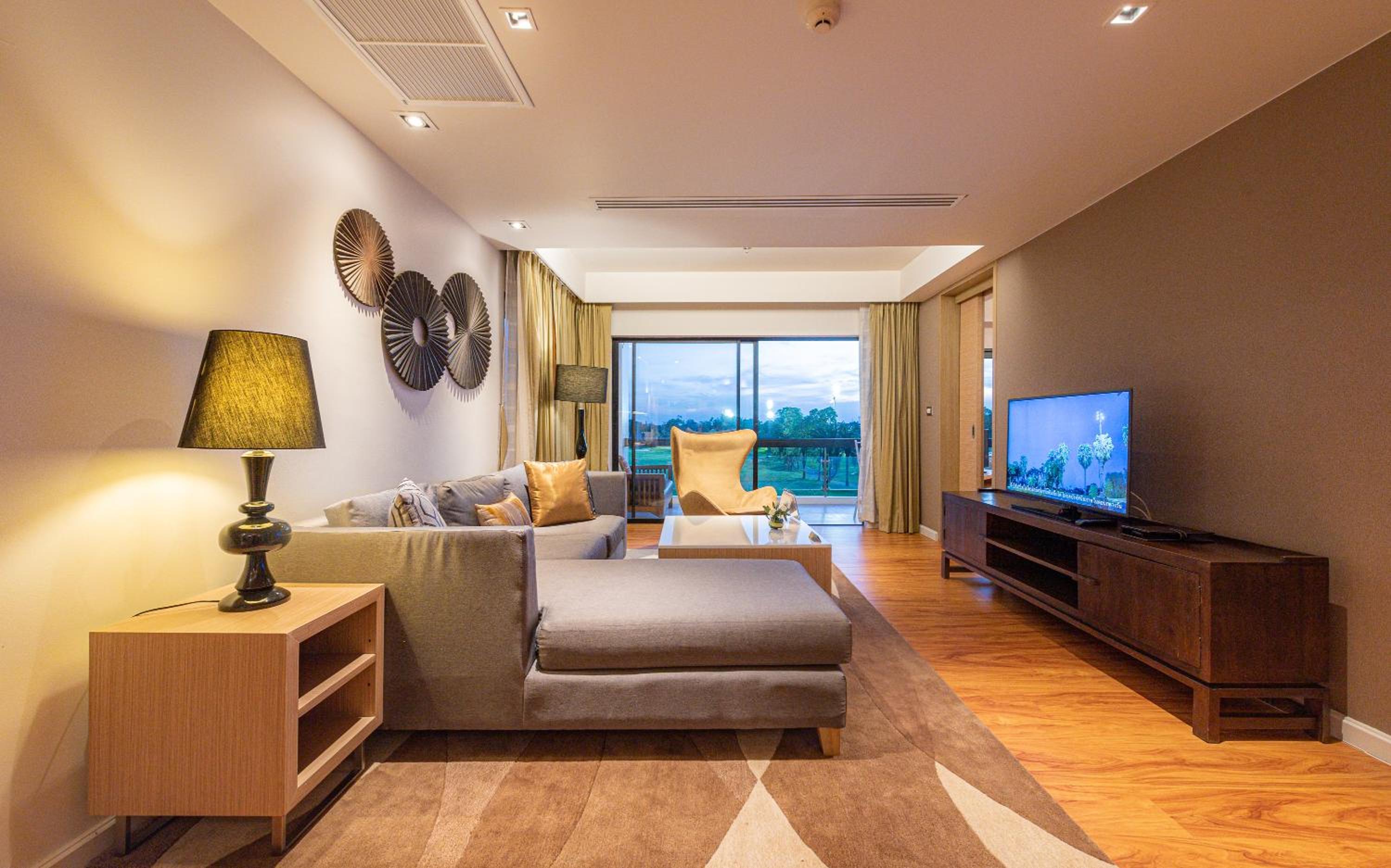 Summit Windmill Golf Suite Hotel at Suvarnabhumi