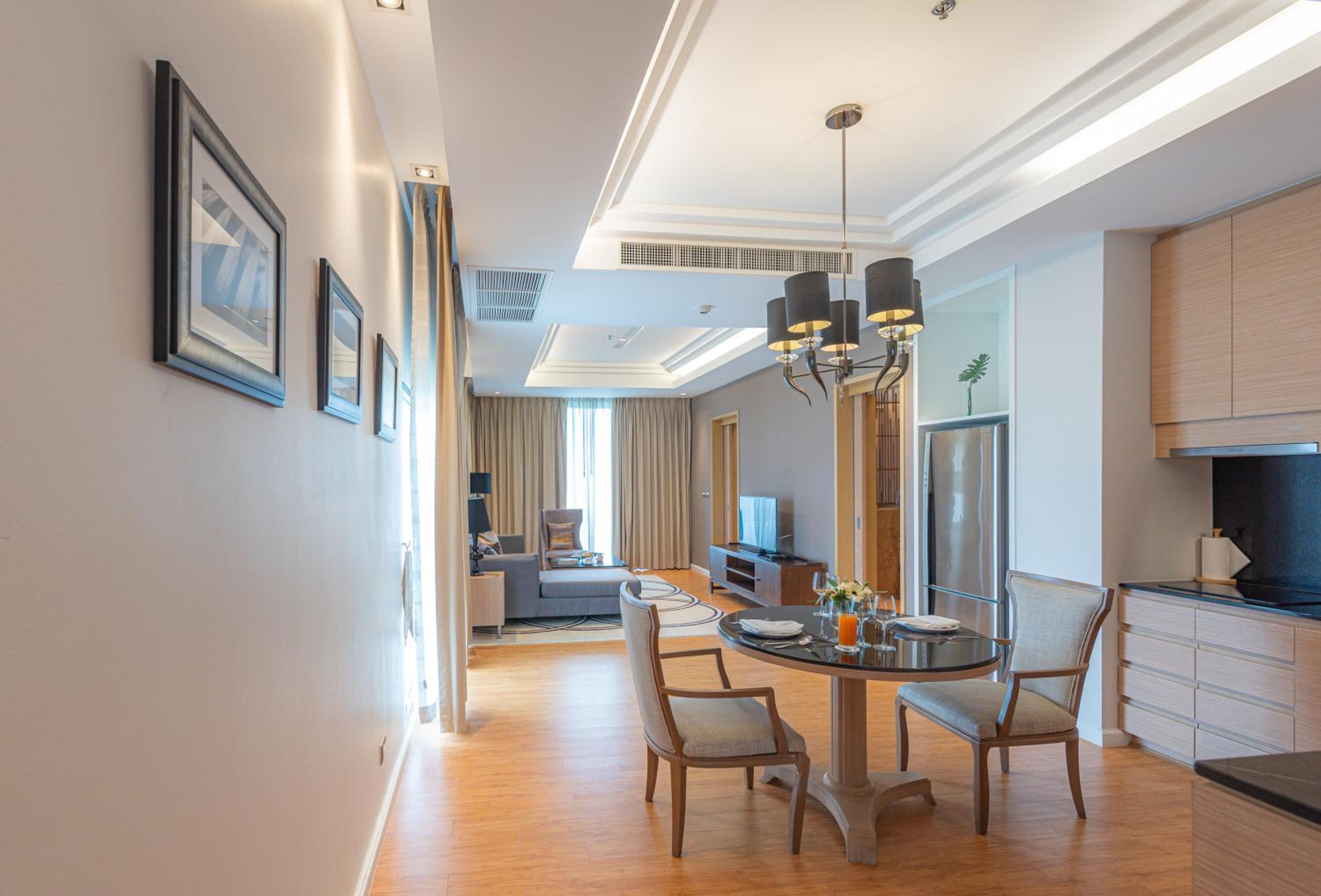 Summit Windmill Golf Suite Hotel at Suvarnabhumi