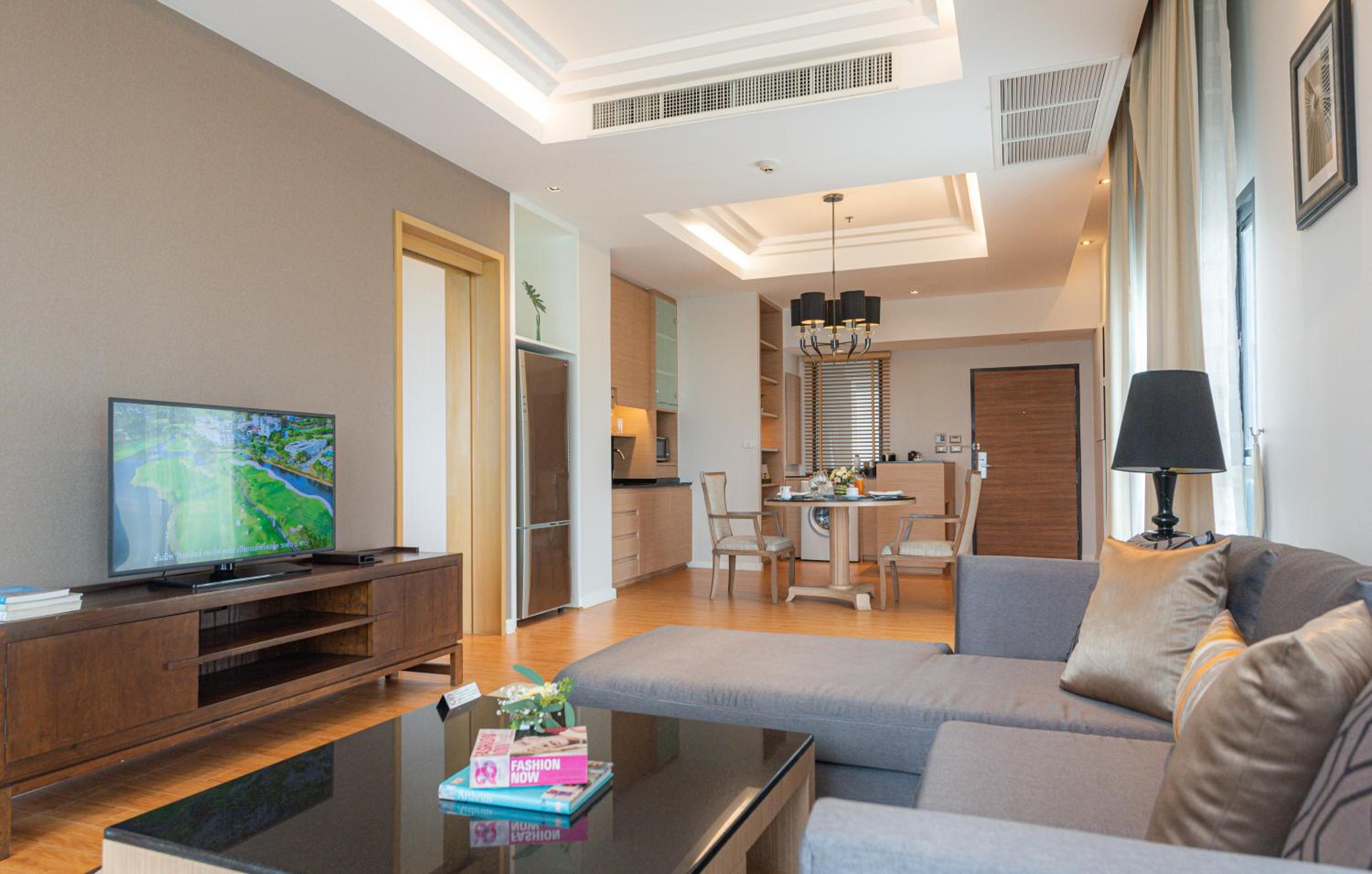 Summit Windmill Golf Suite Hotel at Suvarnabhumi
