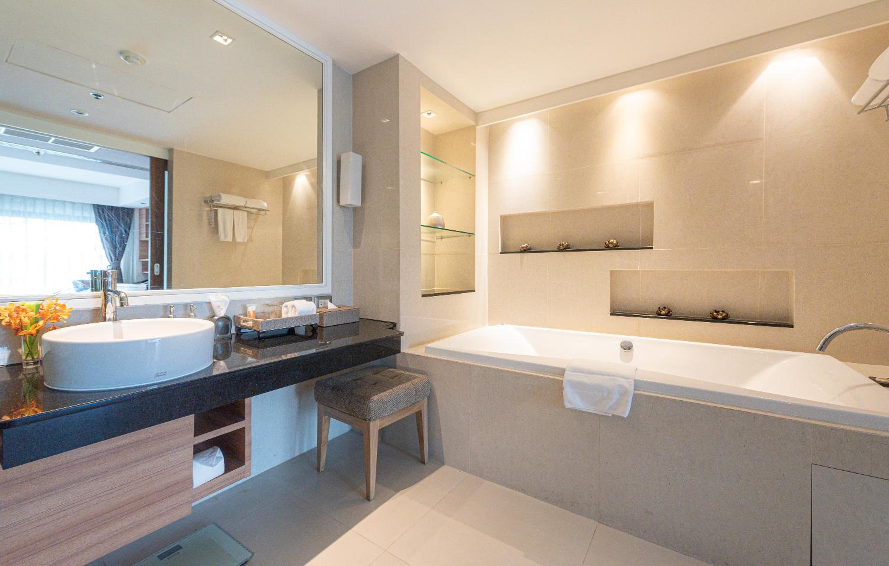 Summit Windmill Golf Suite Hotel at Suvarnabhumi