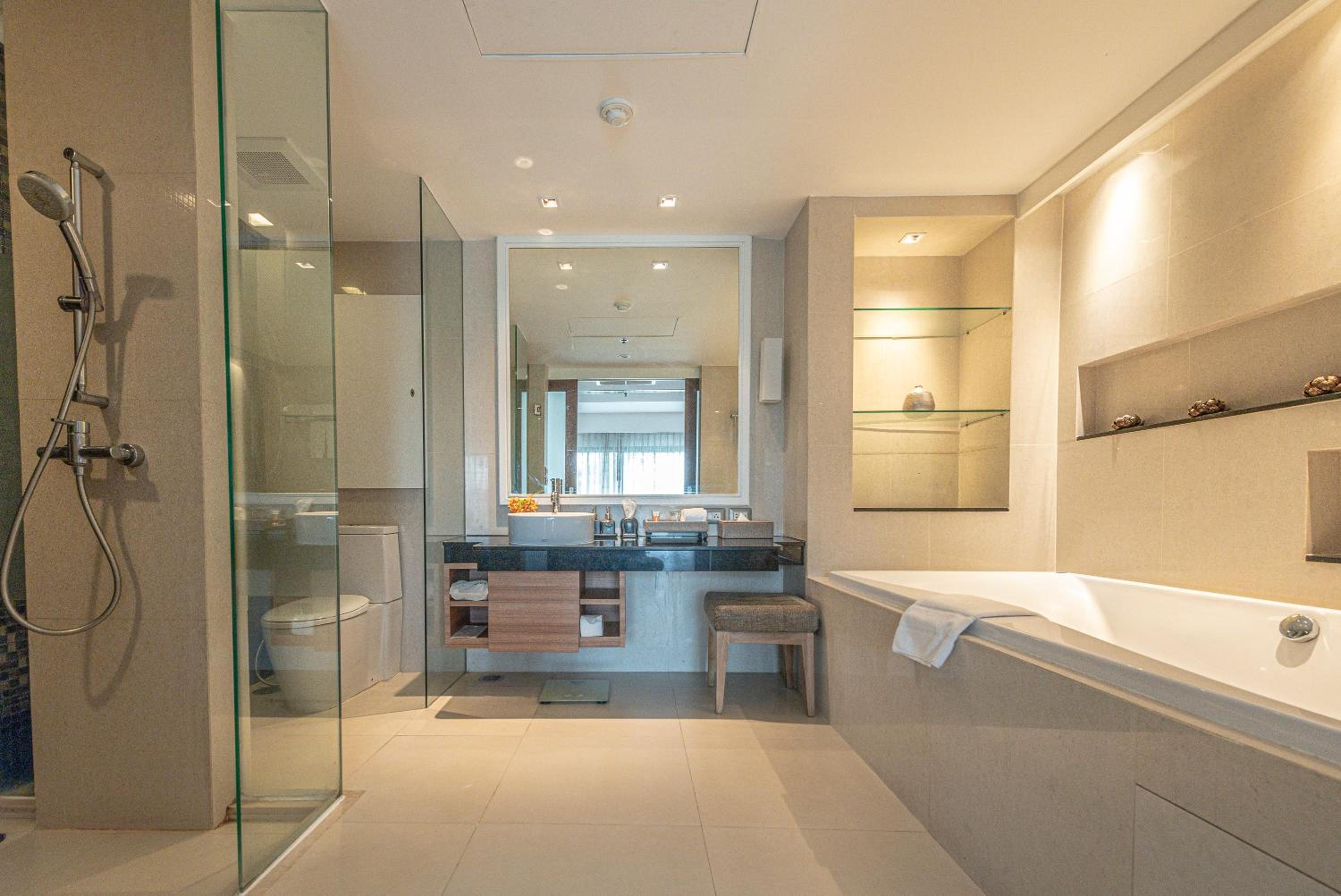 Summit Windmill Golf Suite Hotel at Suvarnabhumi