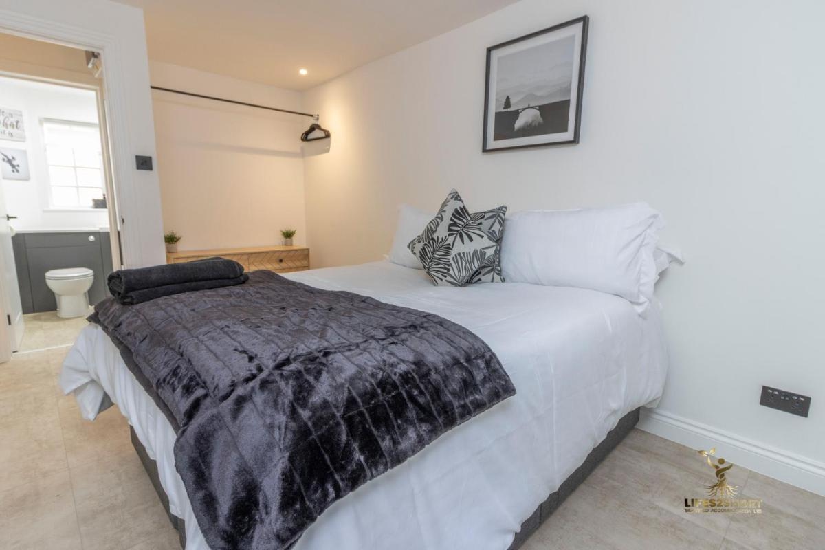 Spacious City Centre Apt Near Cathedral view 2