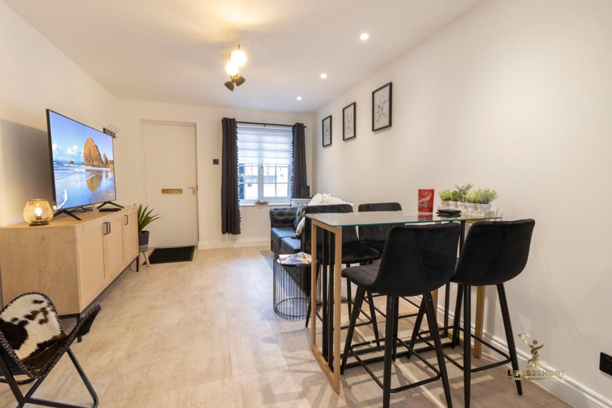 Spacious City Centre Apt Near Cathedral view 5
