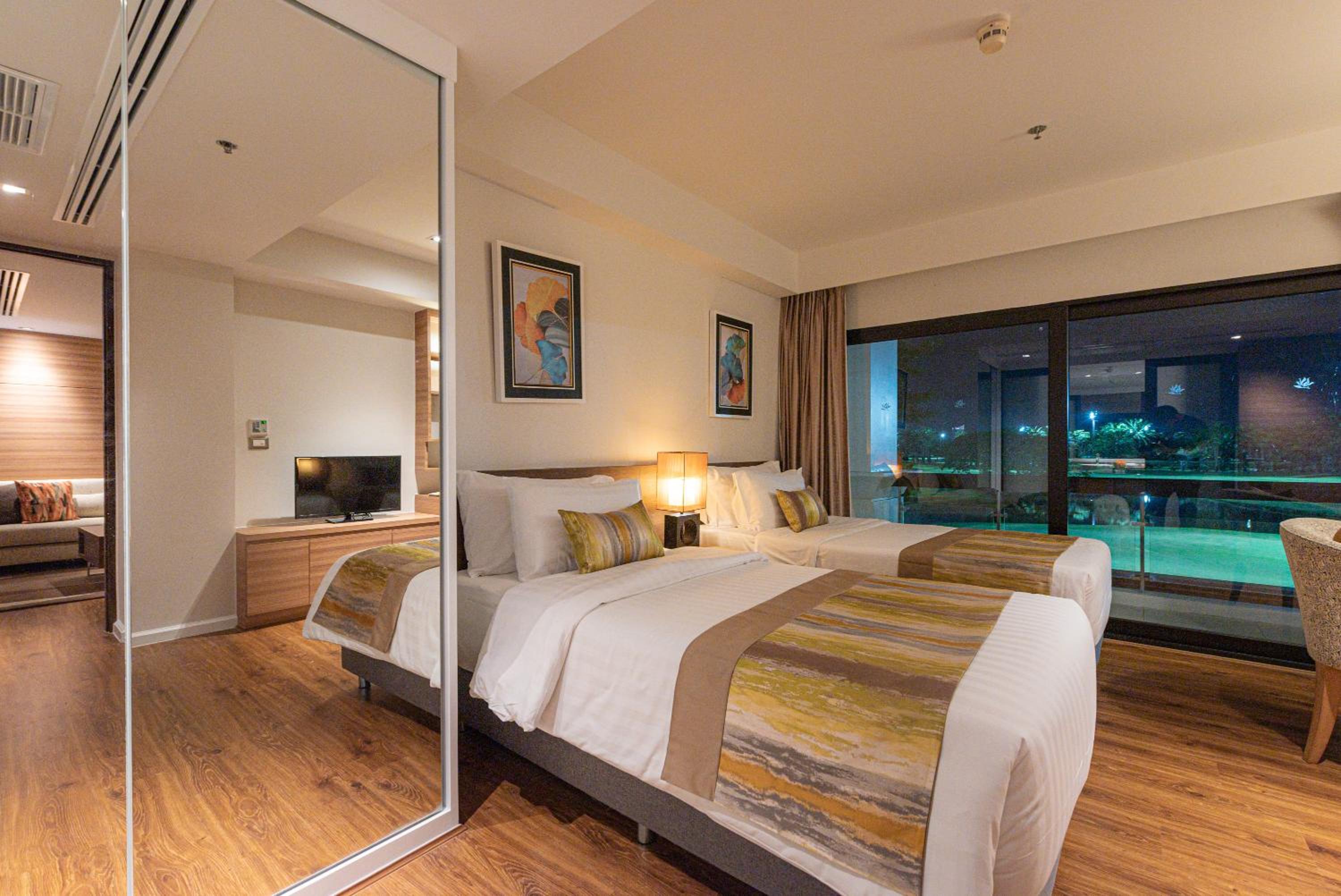Summit Windmill Golf Suite Hotel at Suvarnabhumi