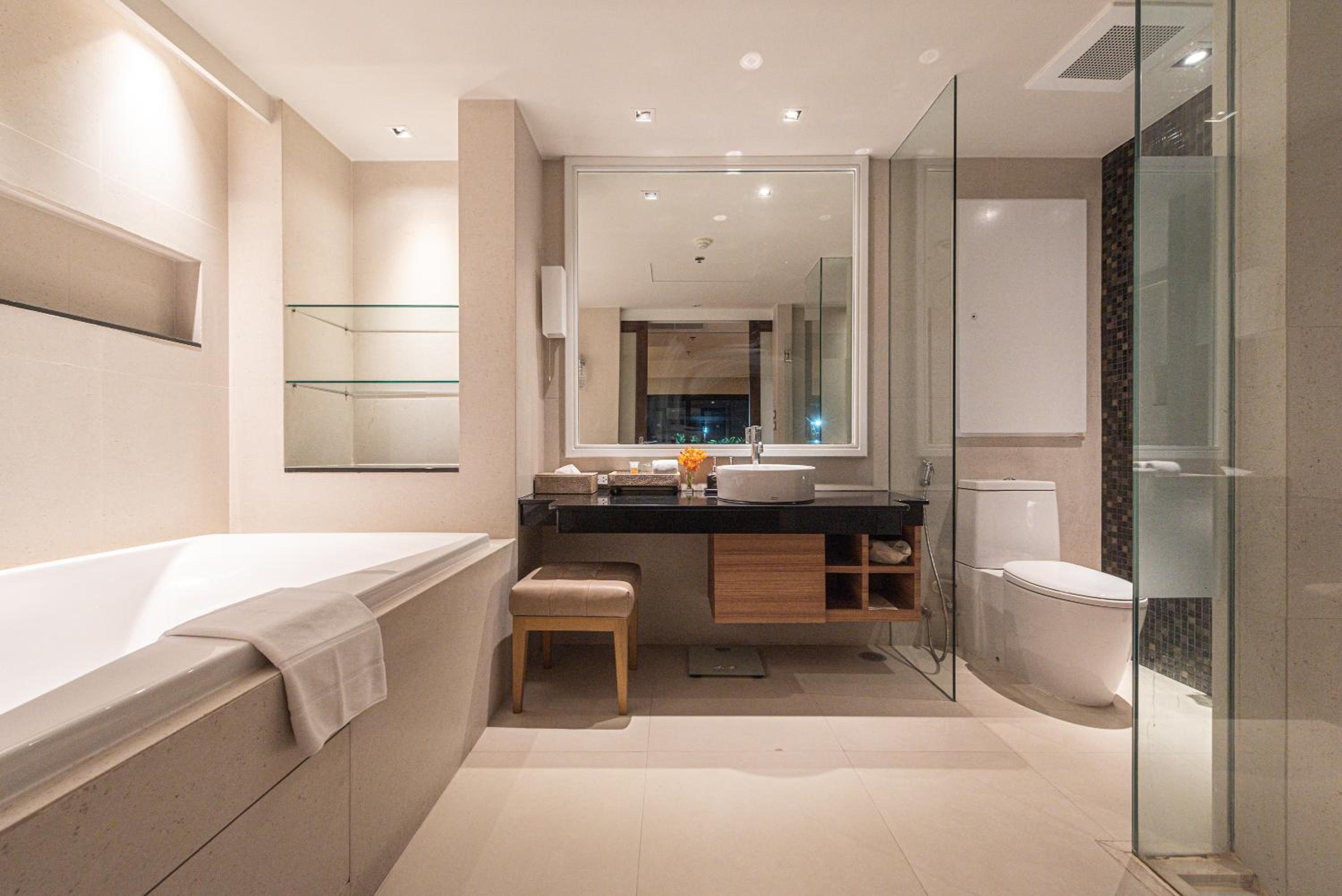 Summit Windmill Golf Suite Hotel at Suvarnabhumi