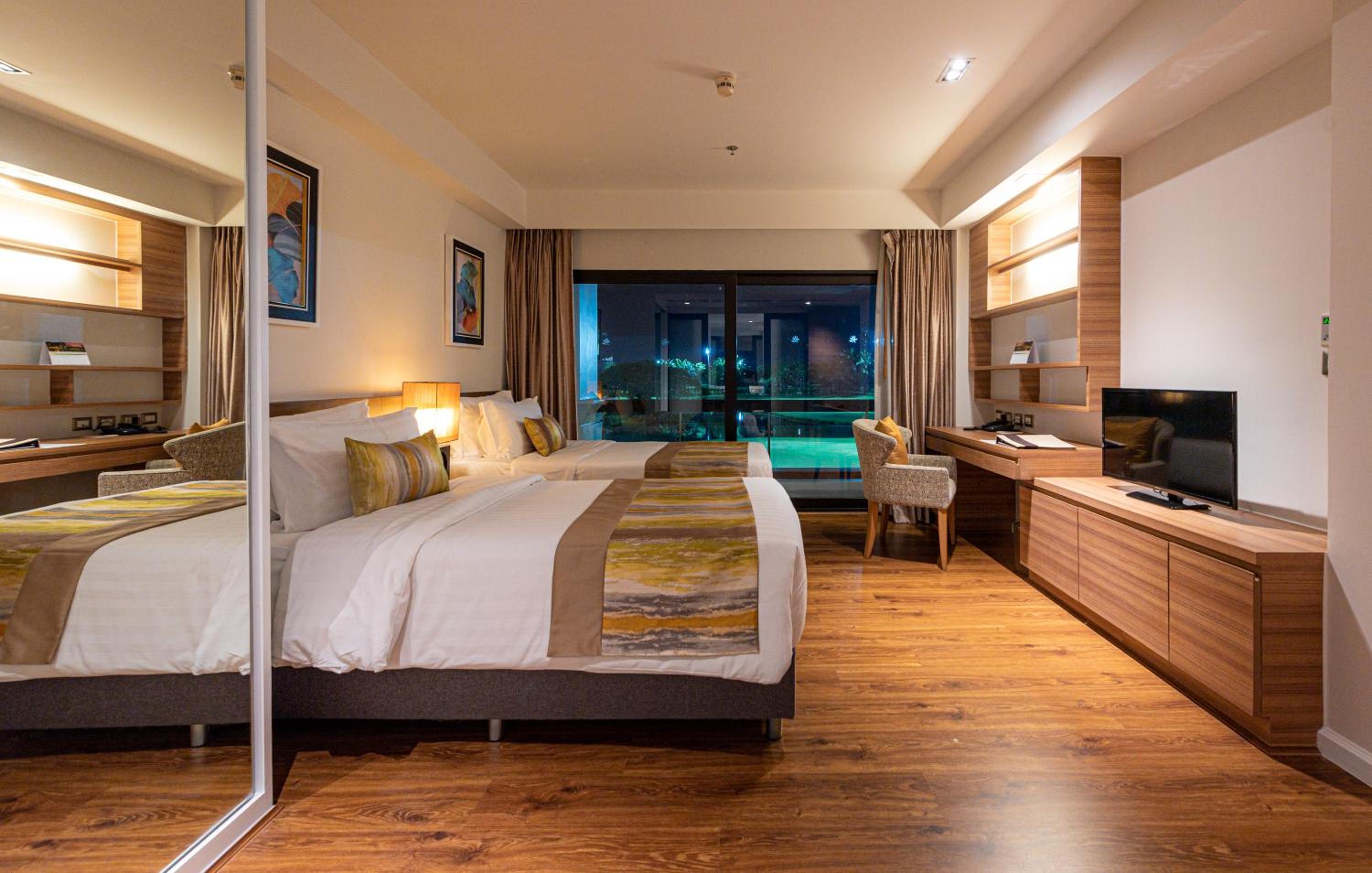 Summit Windmill Golf Suite Hotel at Suvarnabhumi