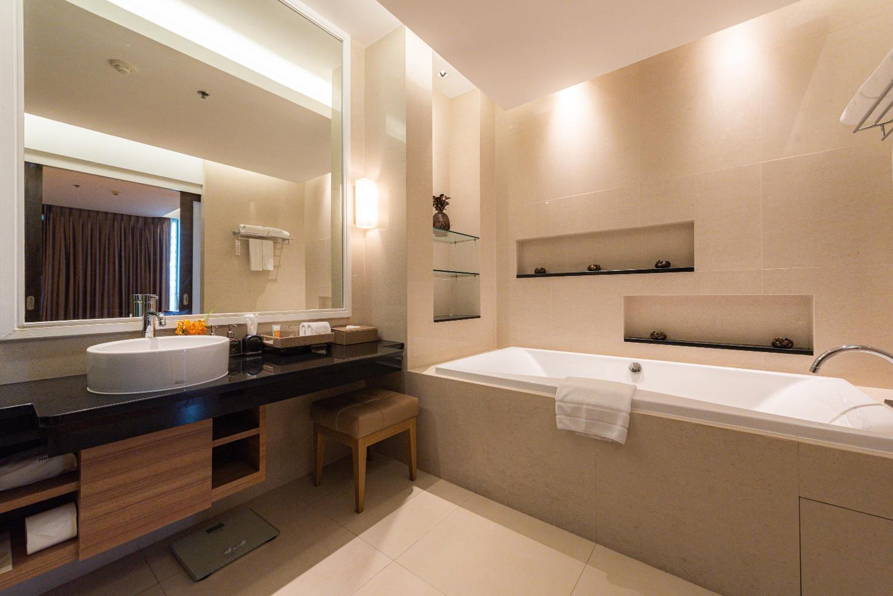 Summit Windmill Golf Suite Hotel at Suvarnabhumi