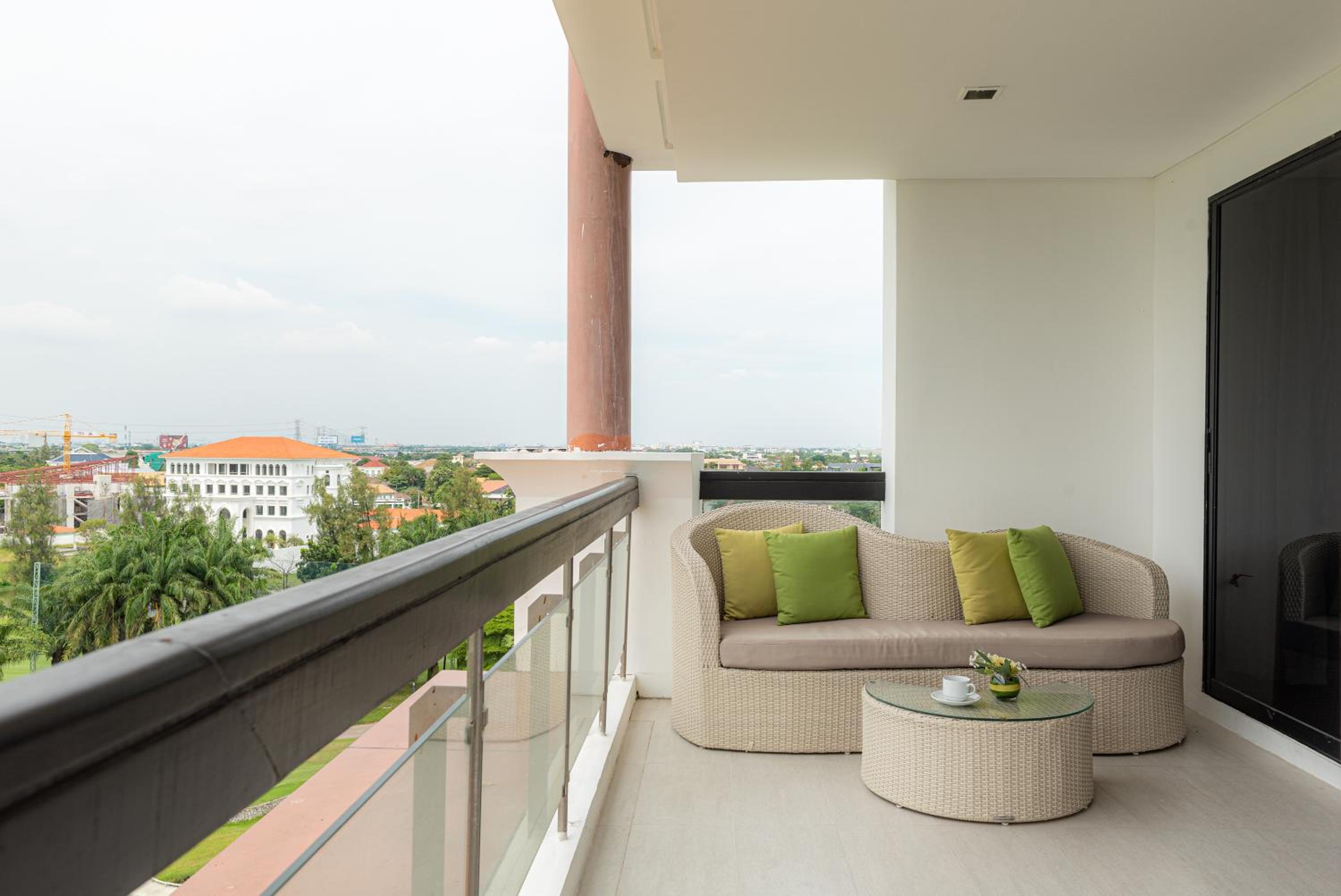 Summit Windmill Golf Suite Hotel at Suvarnabhumi