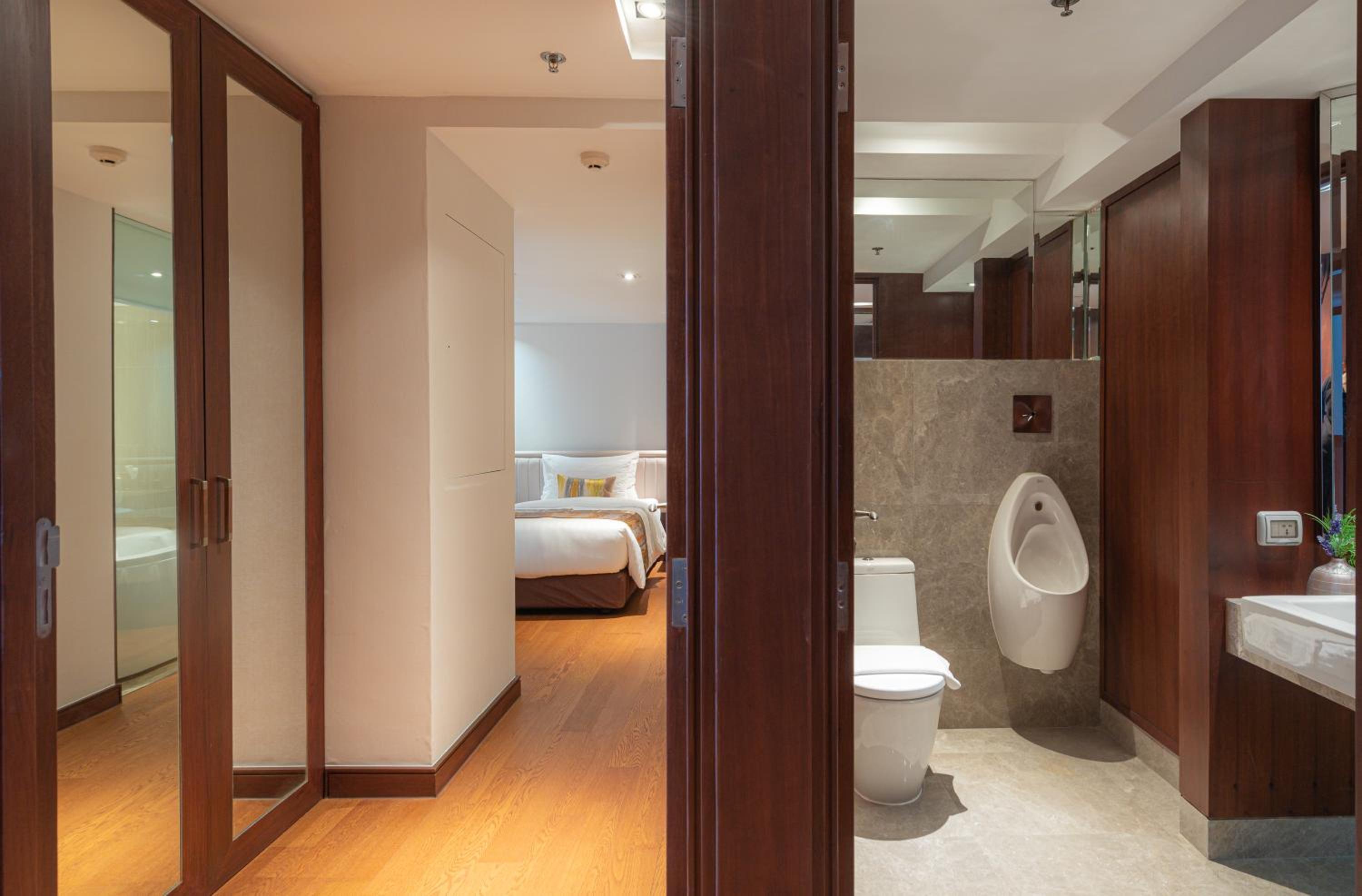 Summit Windmill Golf Suite Hotel at Suvarnabhumi