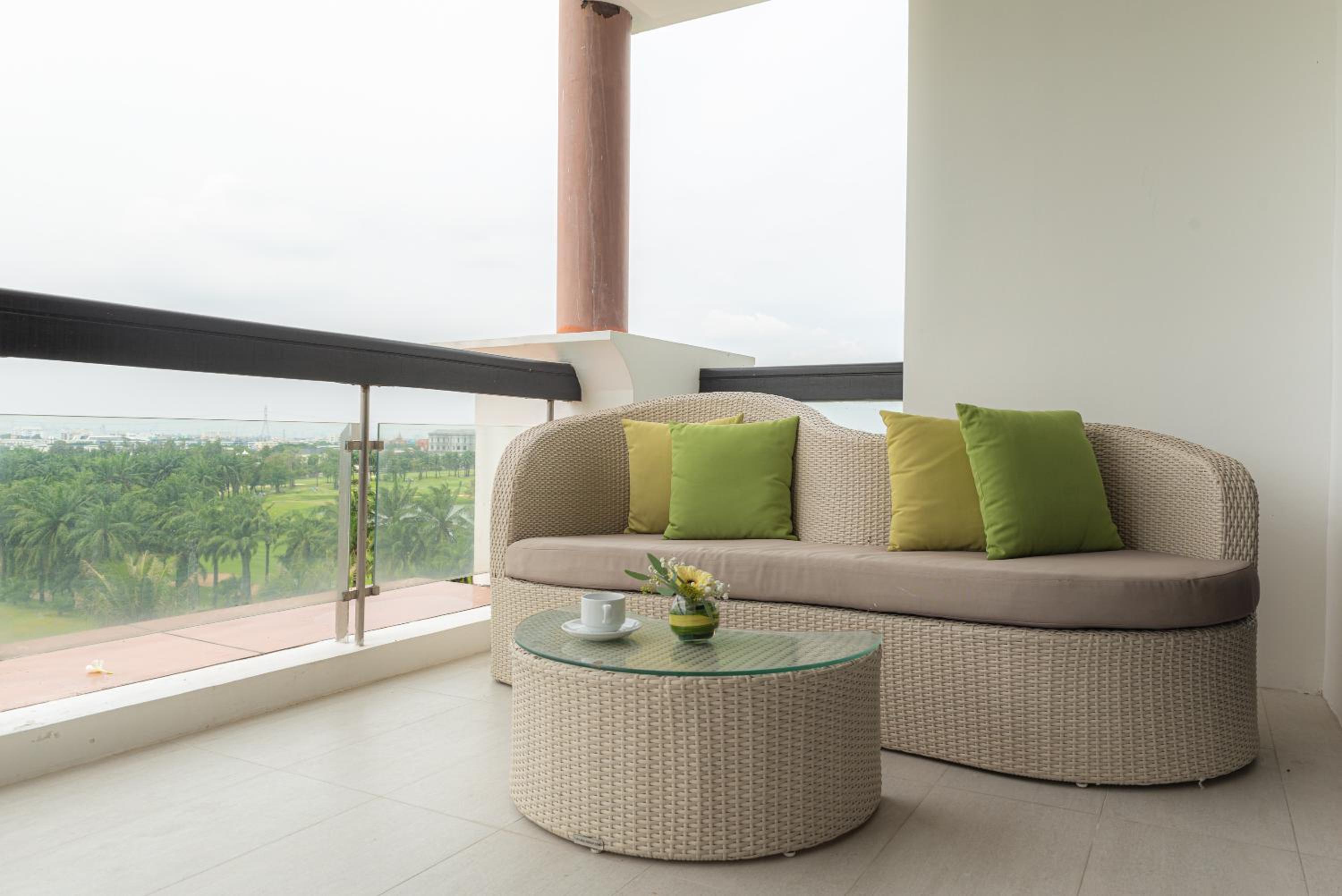 Summit Windmill Golf Suite Hotel at Suvarnabhumi