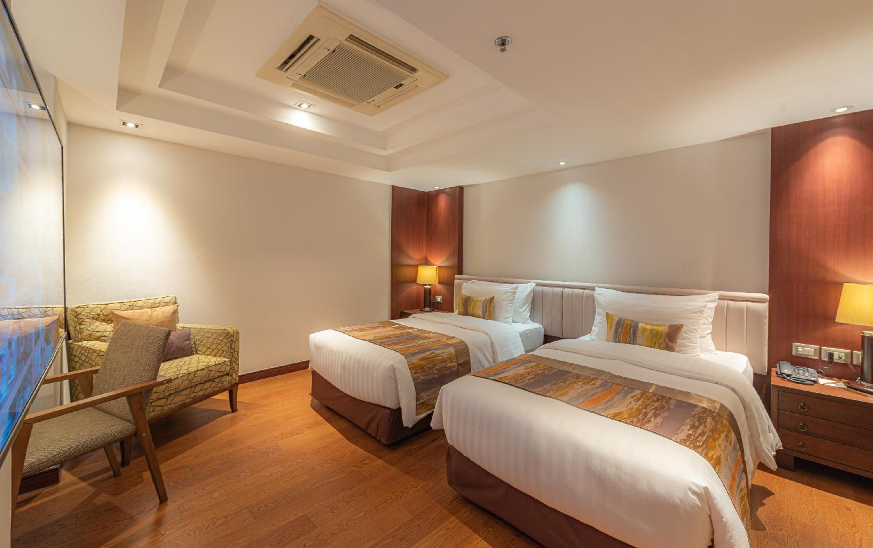 Summit Windmill Golf Suite Hotel at Suvarnabhumi