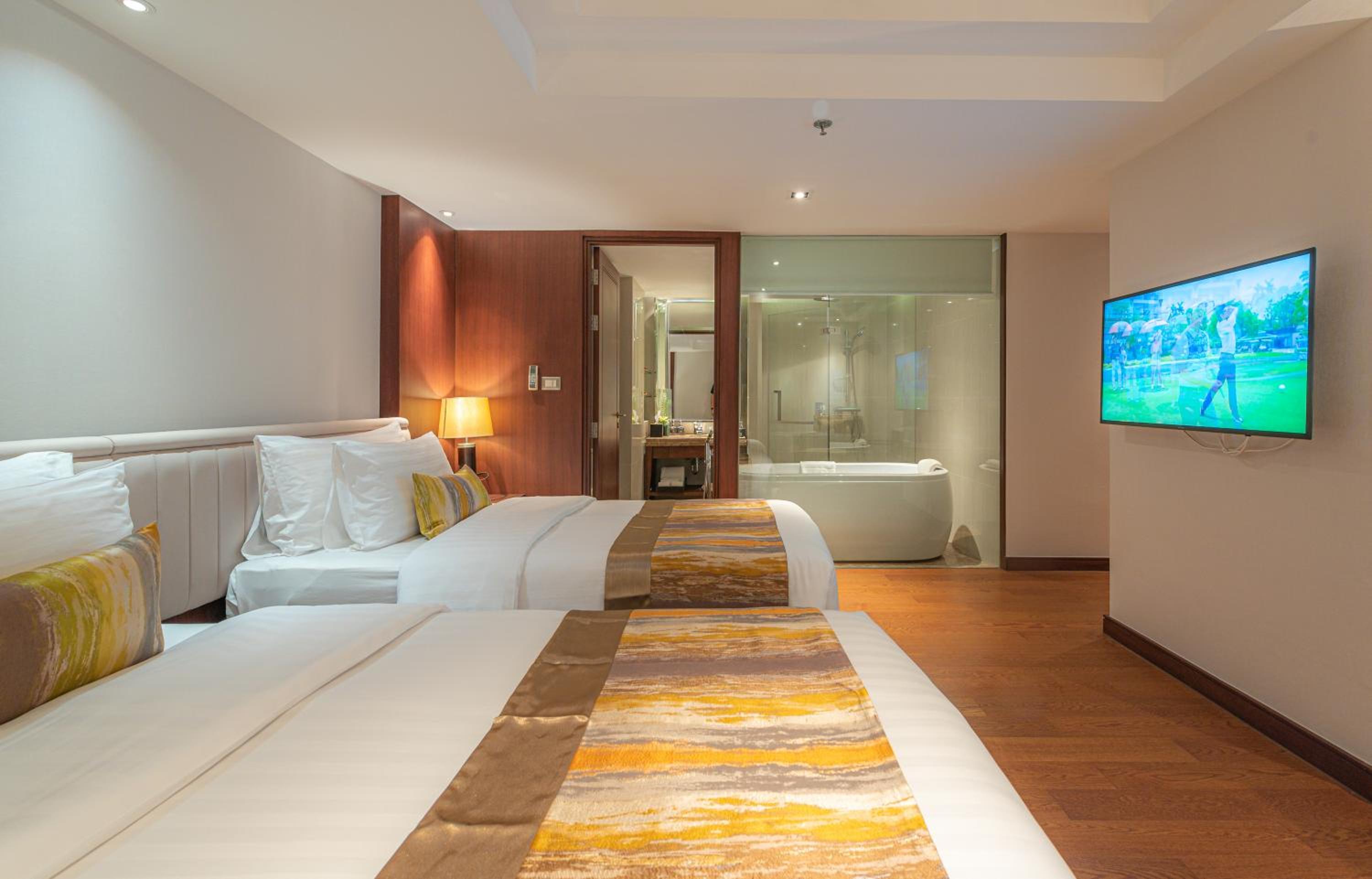 Summit Windmill Golf Suite Hotel at Suvarnabhumi
