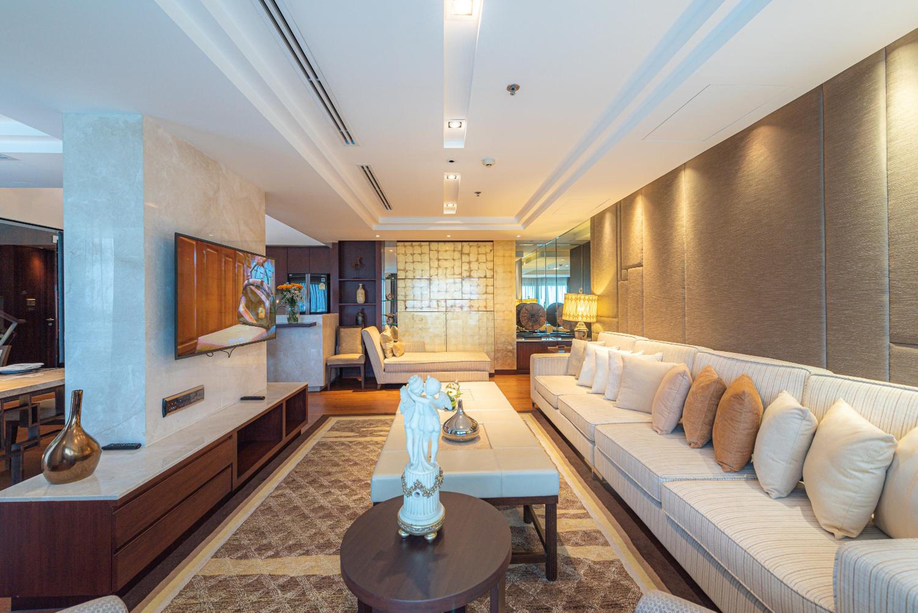 Summit Windmill Golf Suite Hotel at Suvarnabhumi