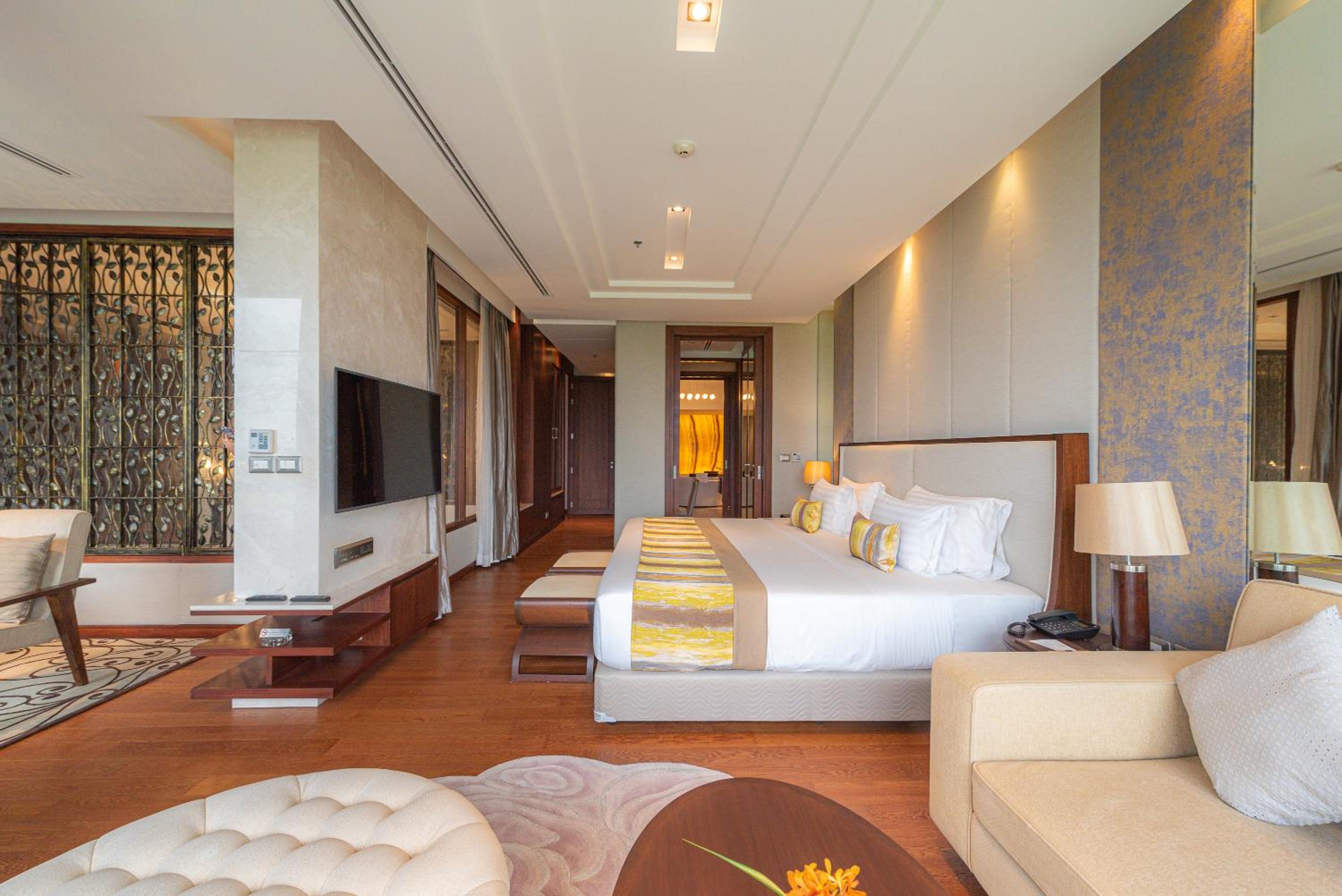 Summit Windmill Golf Suite Hotel at Suvarnabhumi
