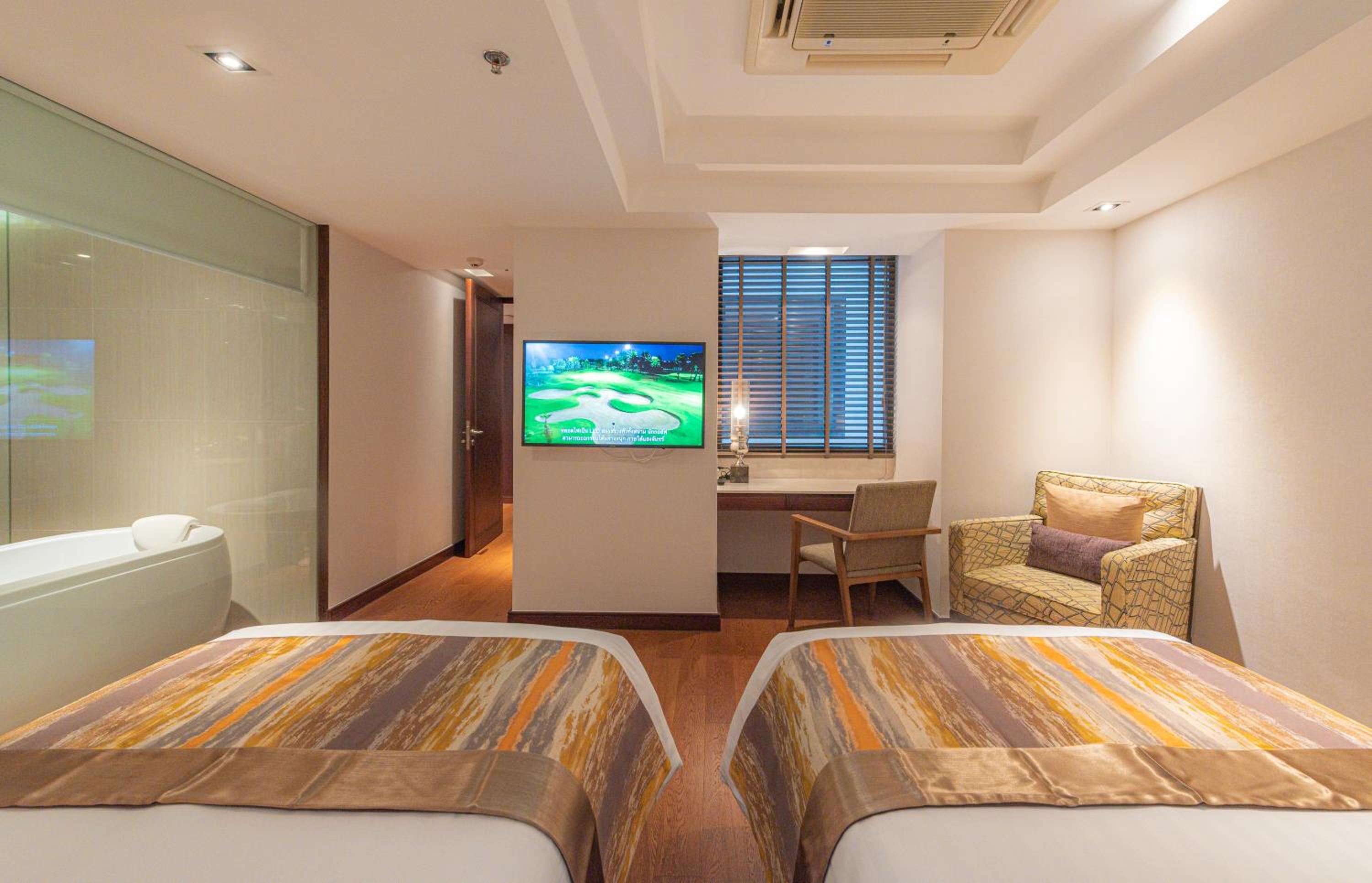 Summit Windmill Golf Suite Hotel at Suvarnabhumi