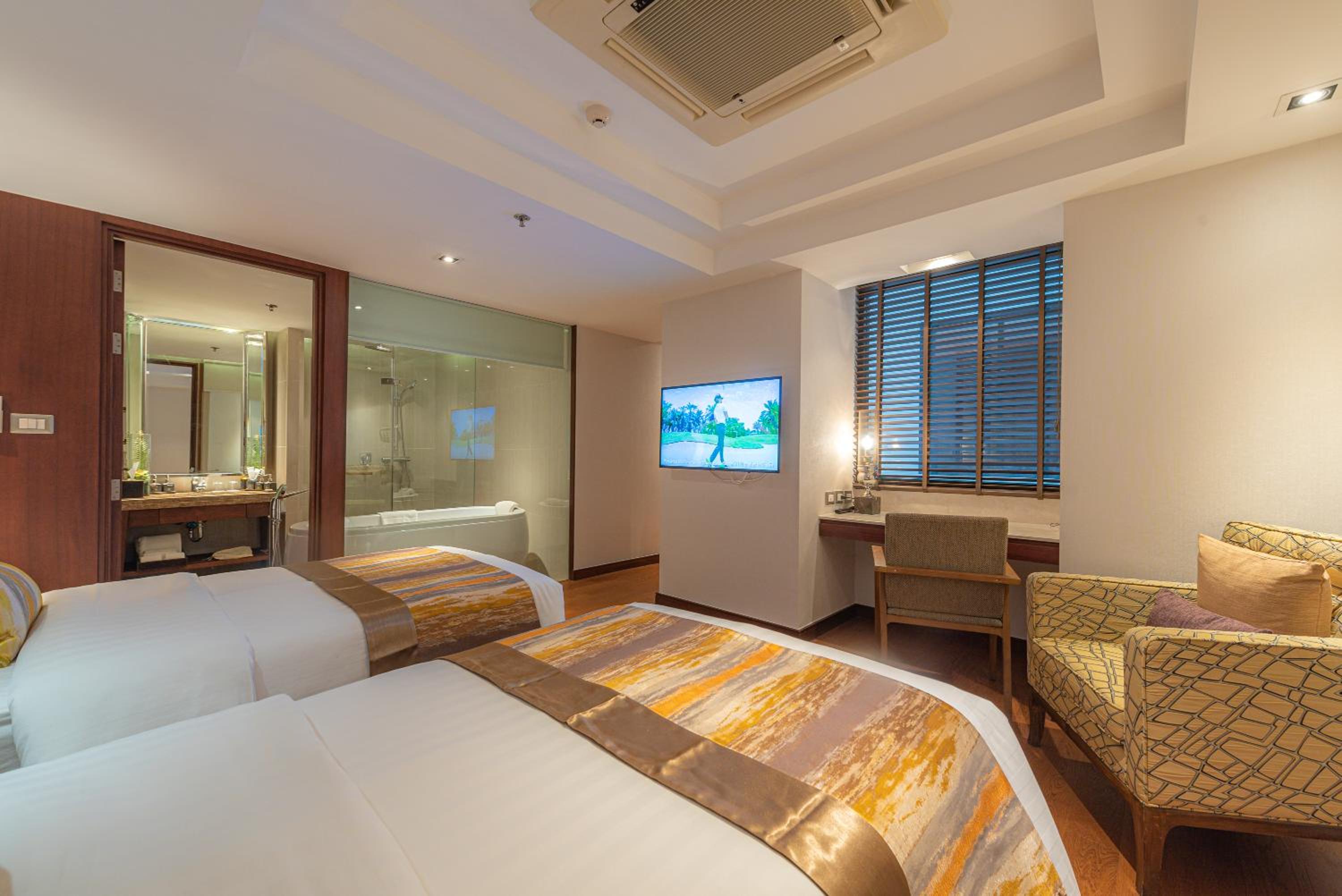 Summit Windmill Golf Suite Hotel at Suvarnabhumi