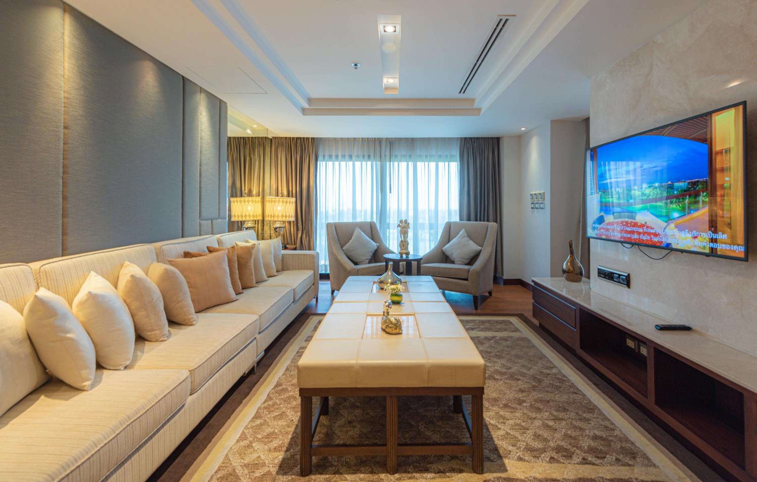 Summit Windmill Golf Suite Hotel at Suvarnabhumi