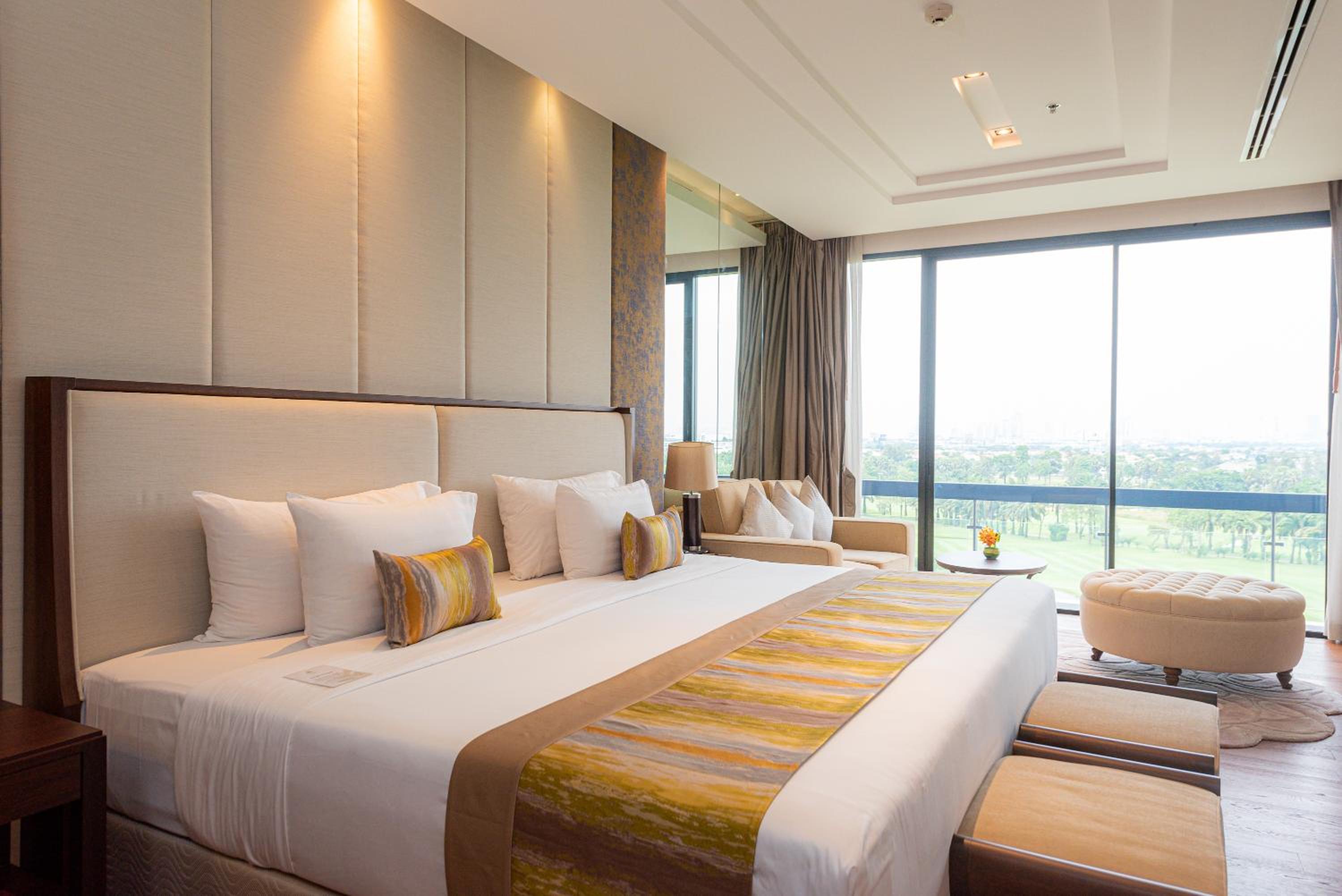 Summit Windmill Golf Suite Hotel at Suvarnabhumi