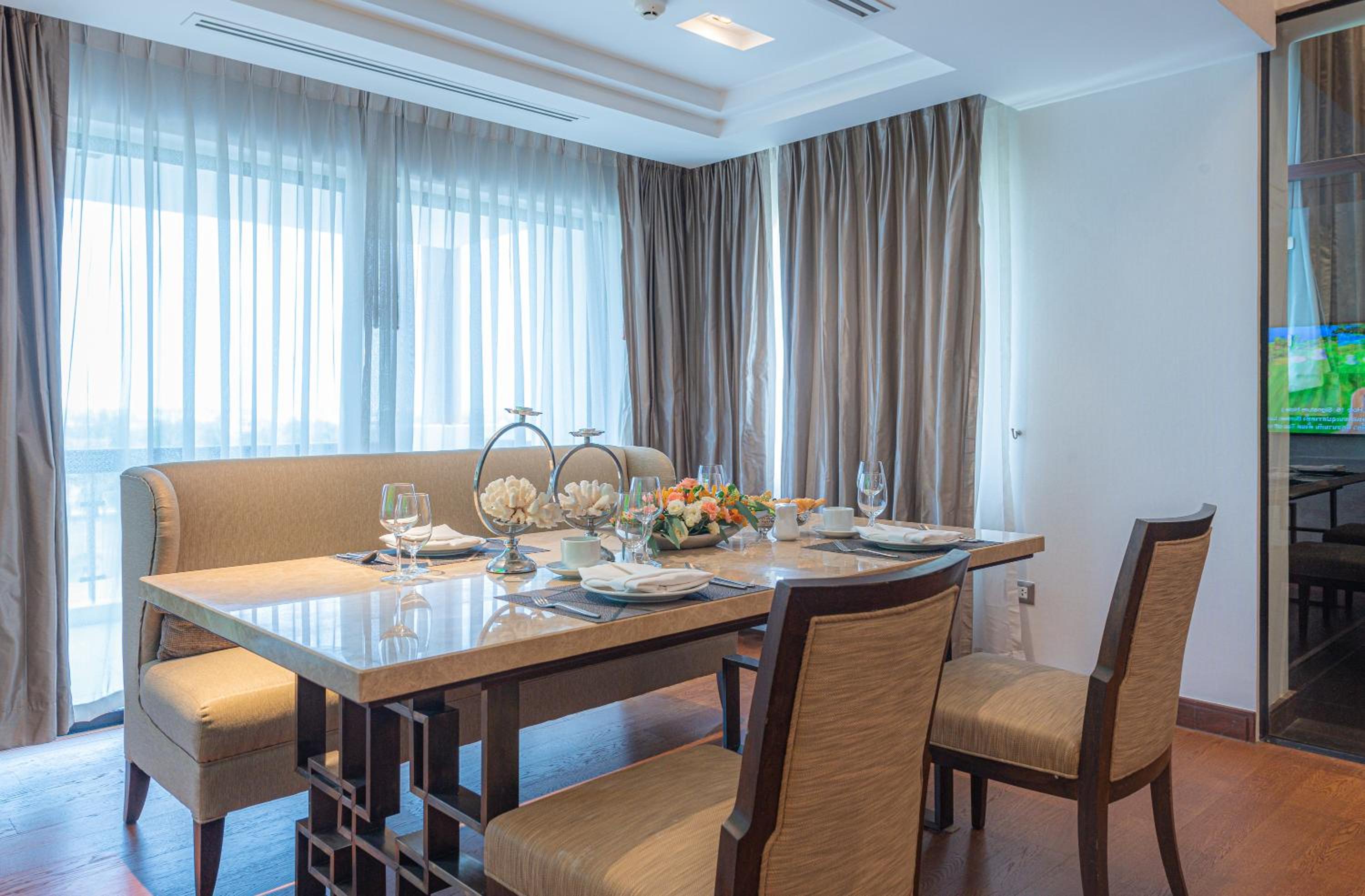Summit Windmill Golf Suite Hotel at Suvarnabhumi