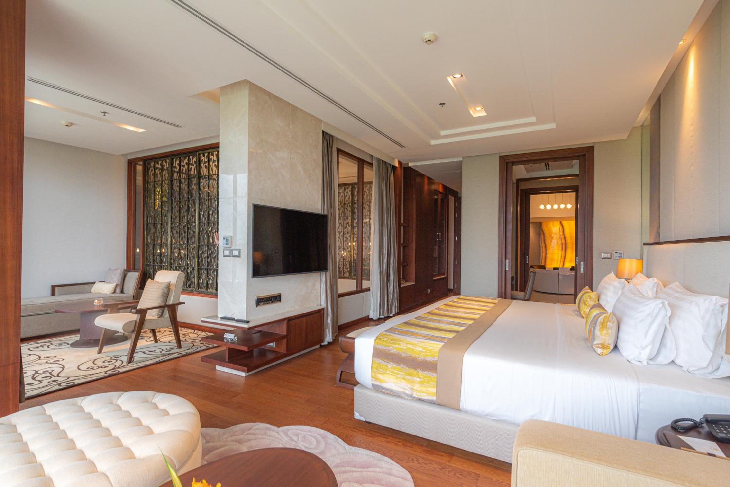 Summit Windmill Golf Suite Hotel at Suvarnabhumi