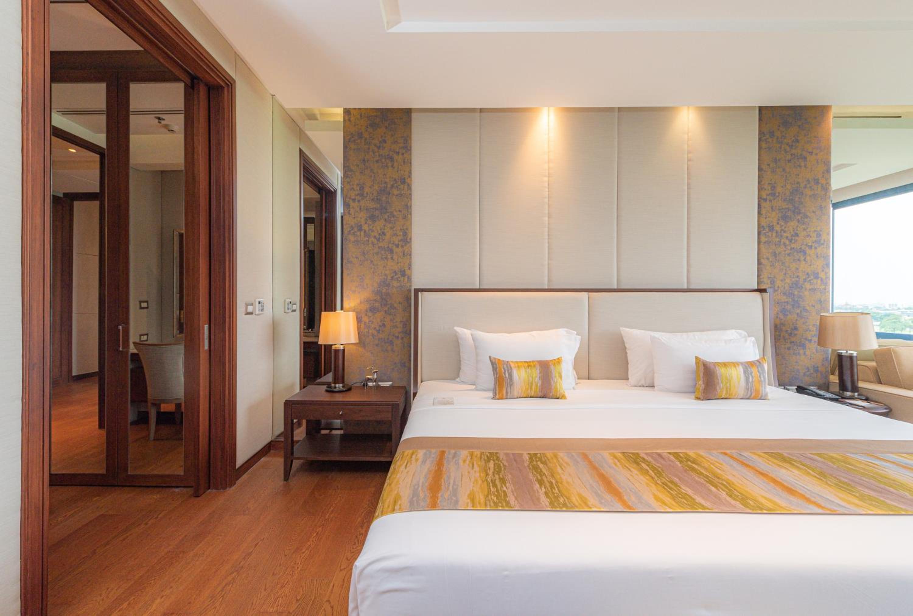 Summit Windmill Golf Suite Hotel at Suvarnabhumi