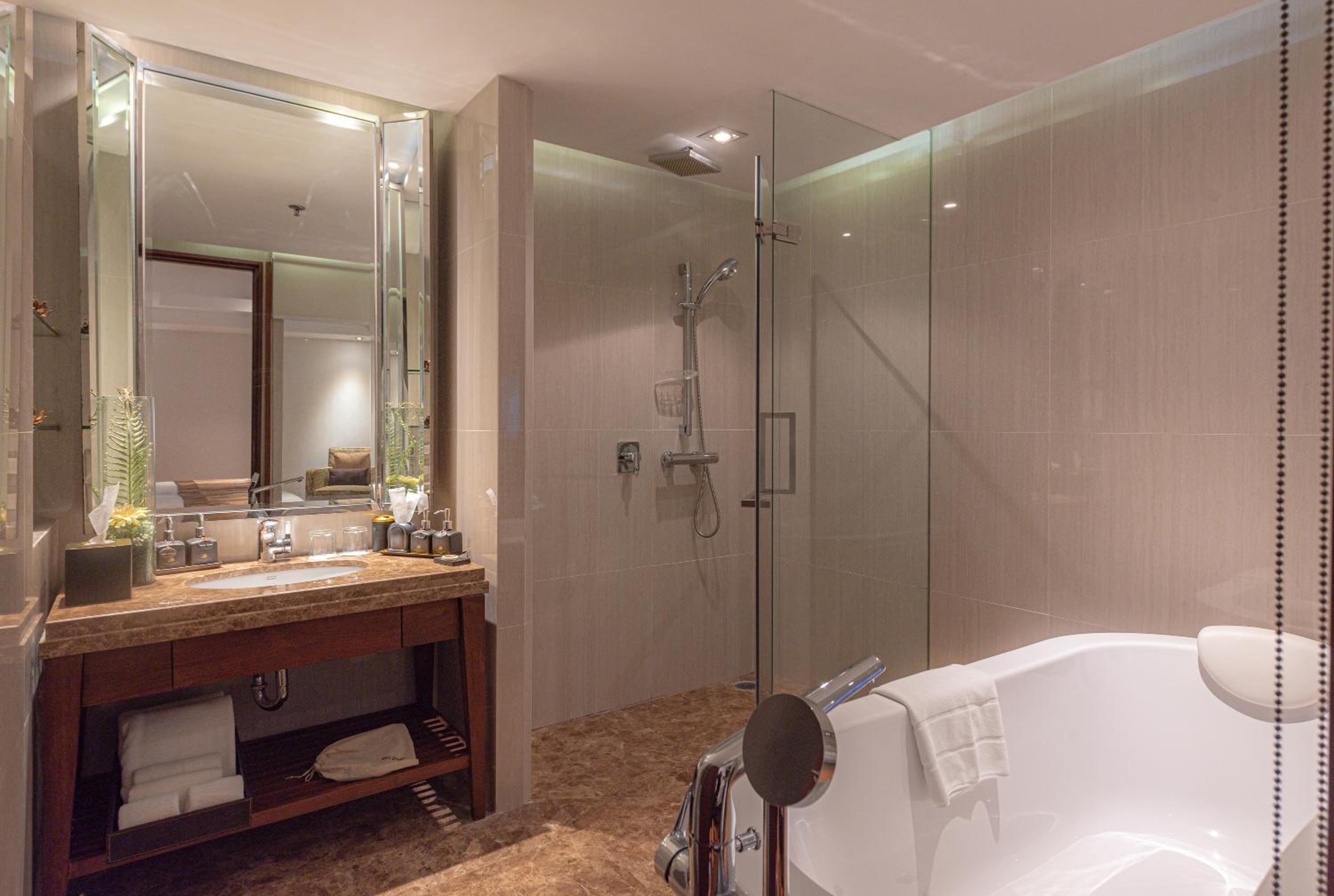 Summit Windmill Golf Suite Hotel at Suvarnabhumi