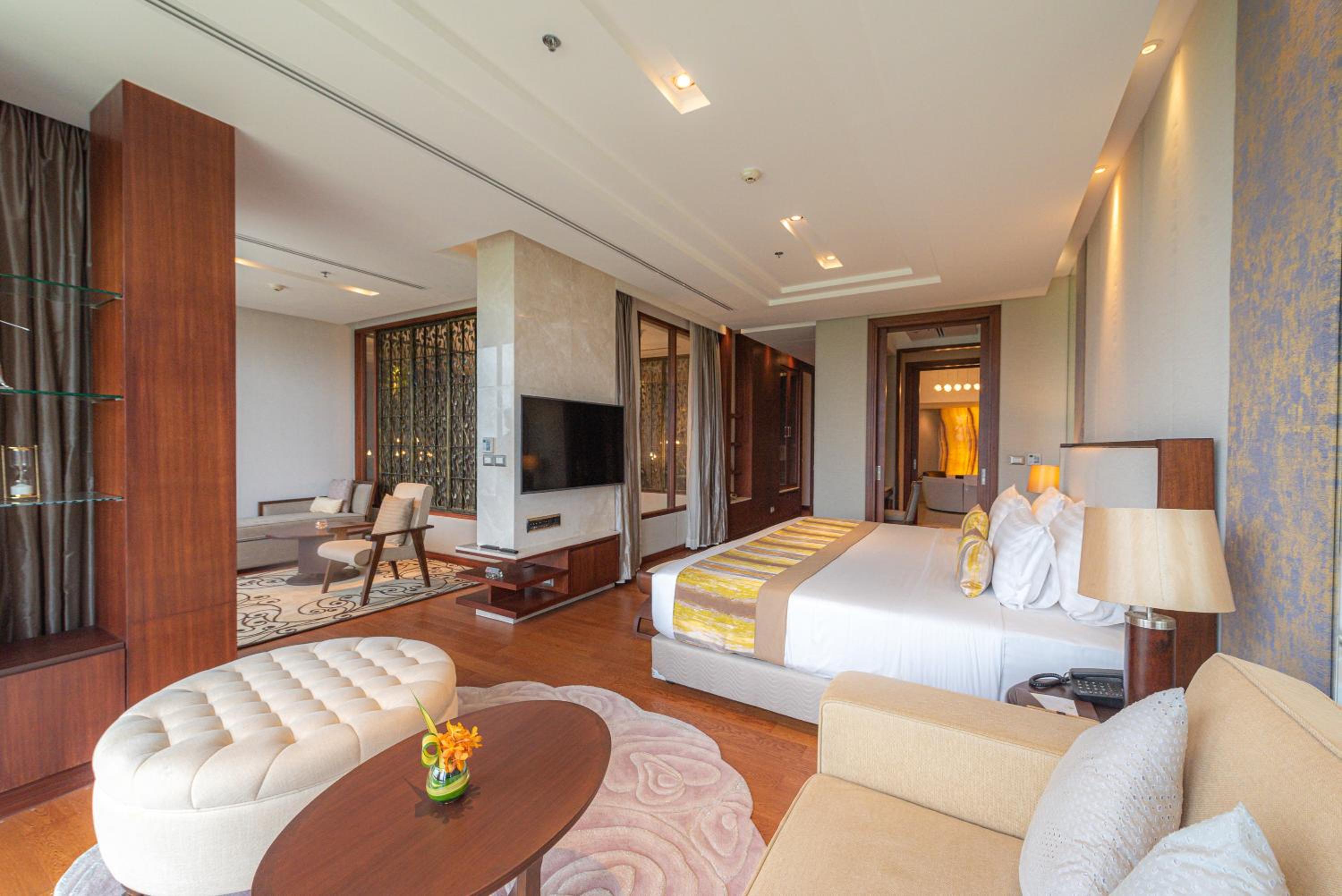 Summit Windmill Golf Suite Hotel at Suvarnabhumi