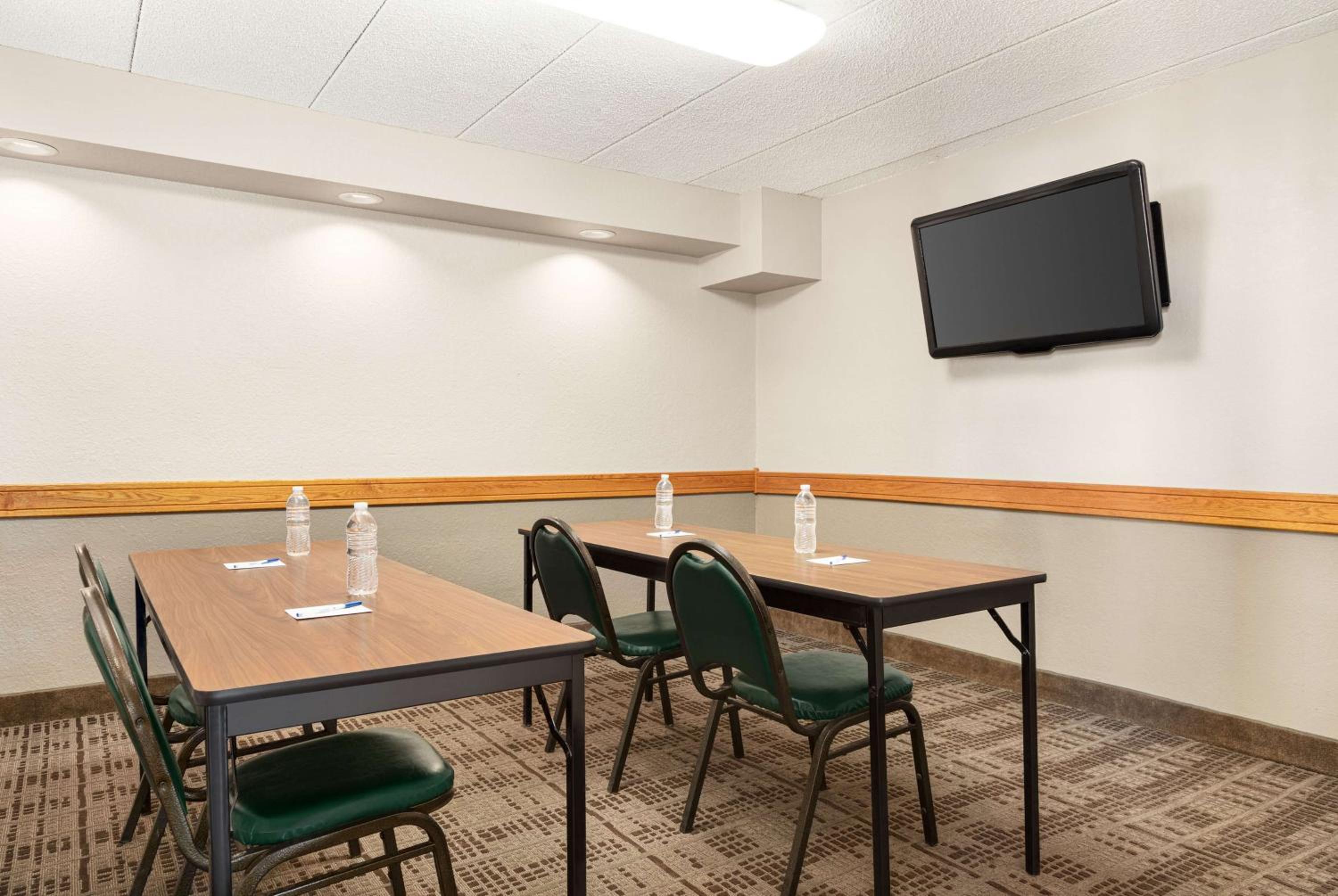 AmericInn by Wyndham Roseau