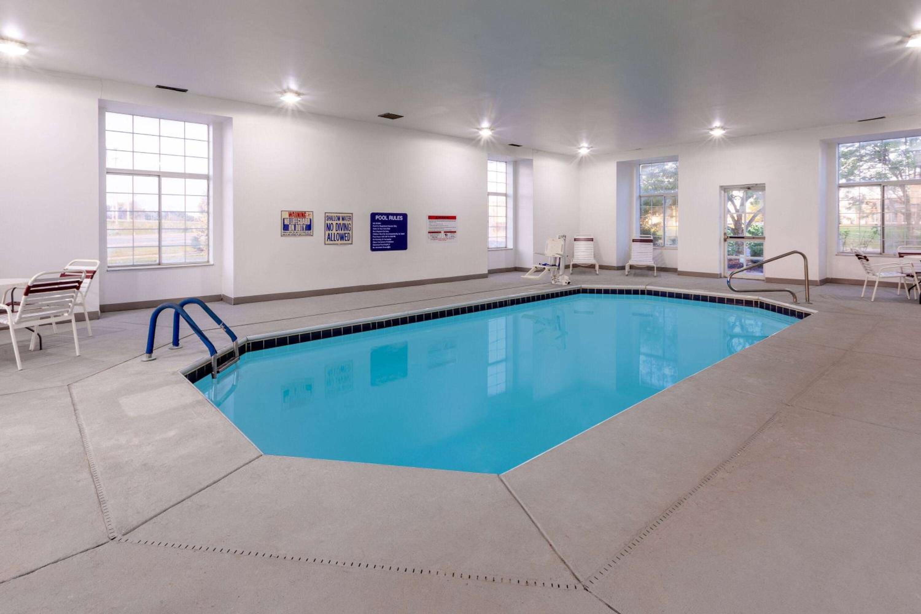 Microtel Inn & Suites by Wyndham Sunbury - Columbus North view 5