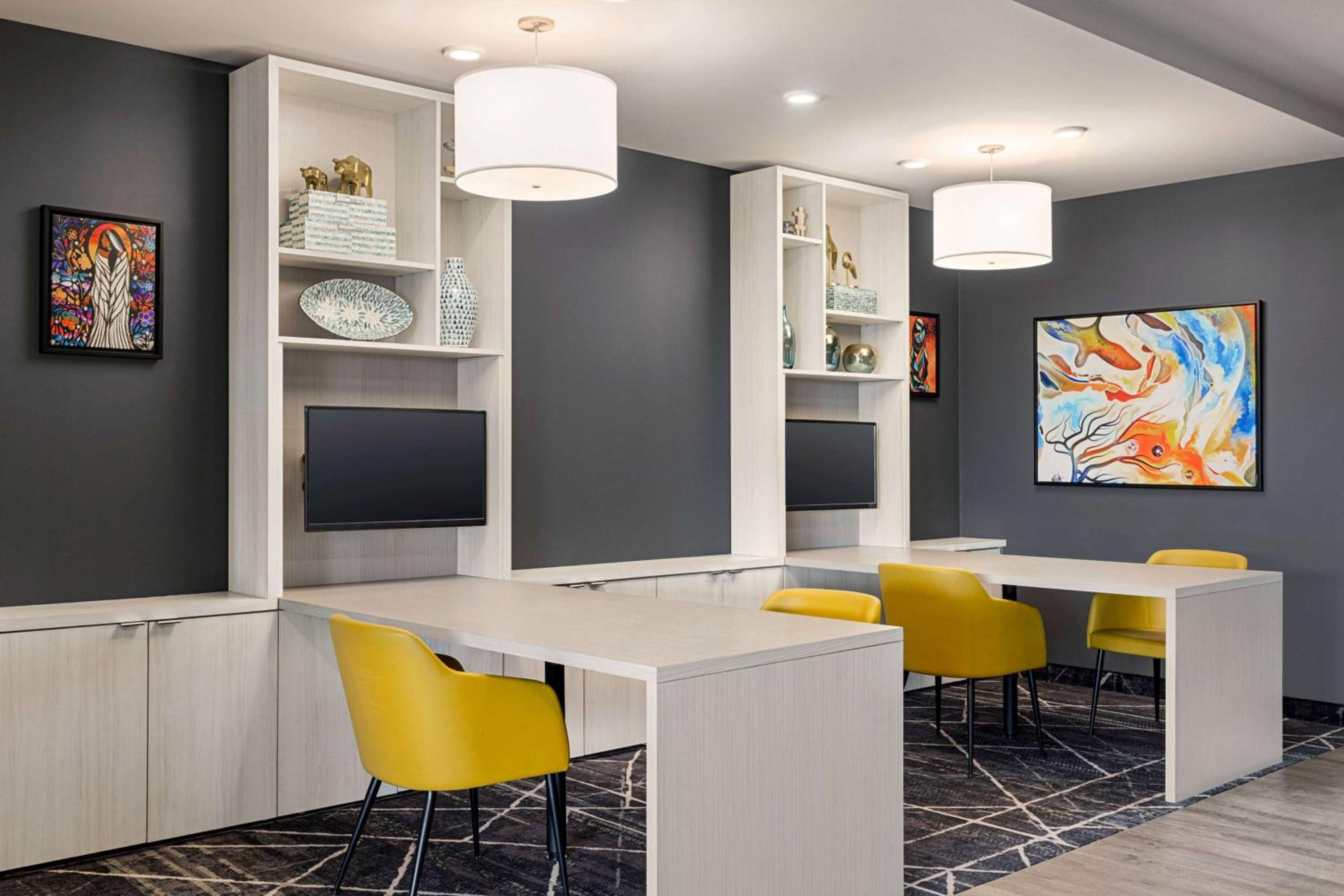 Microtel Inn  Suites Dorval QC - Property Image 3