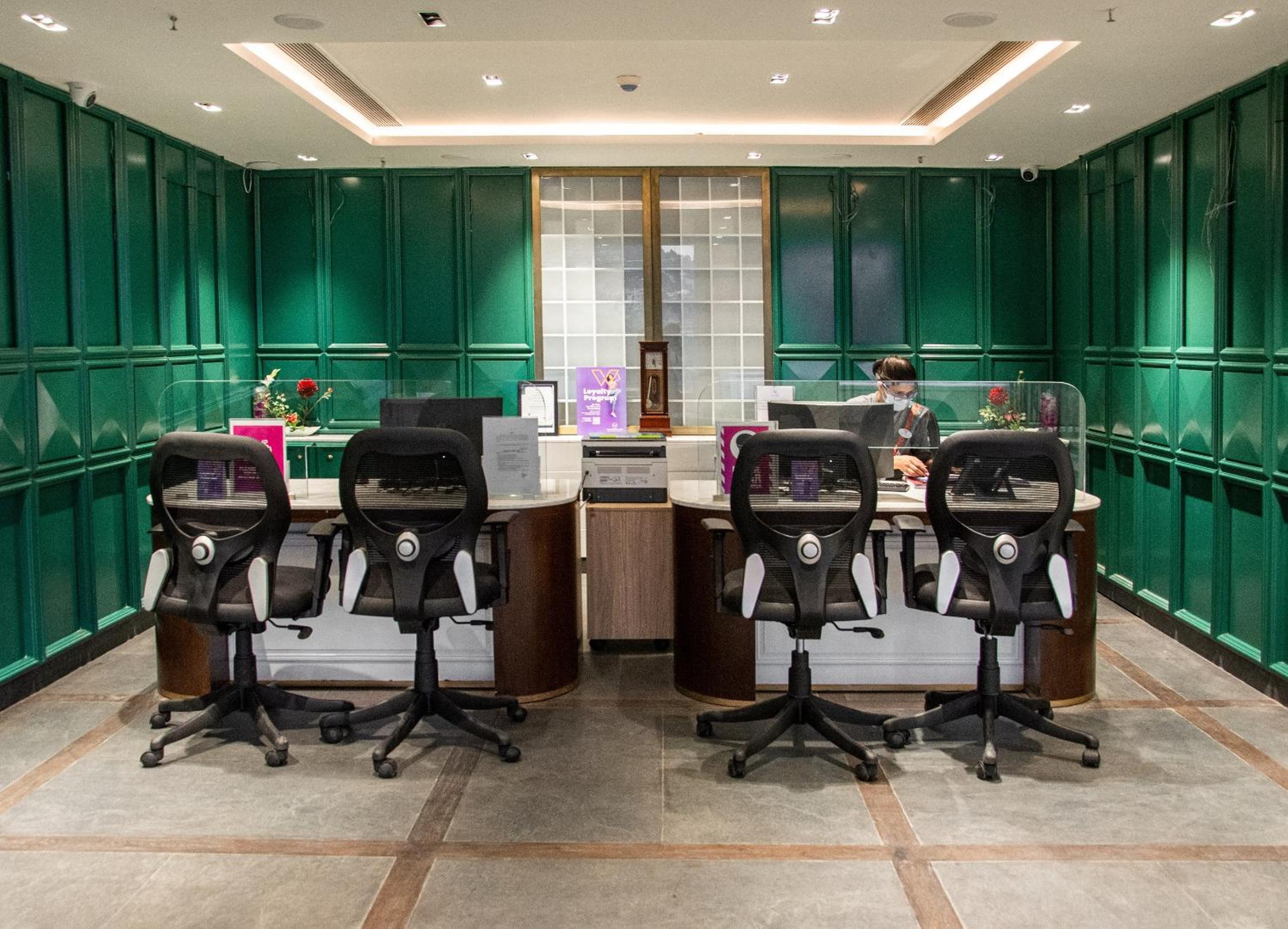 Lobby & Reception