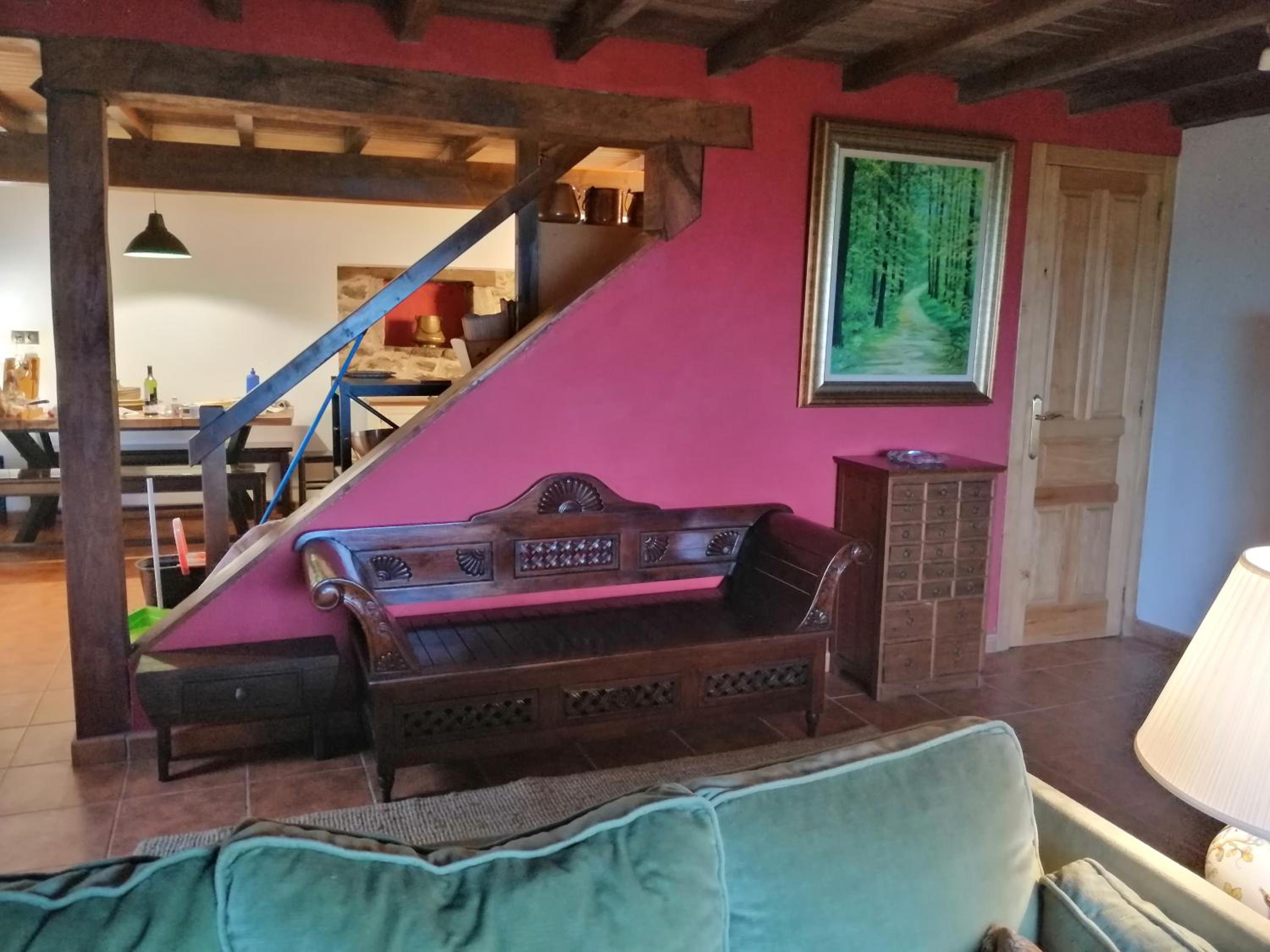 Casa de piedra en pequeña aldea de Ortigueira