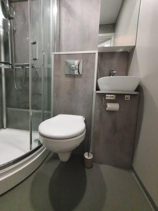 Bedroom in apartment 12 minutes to Oslo City by train view 3
