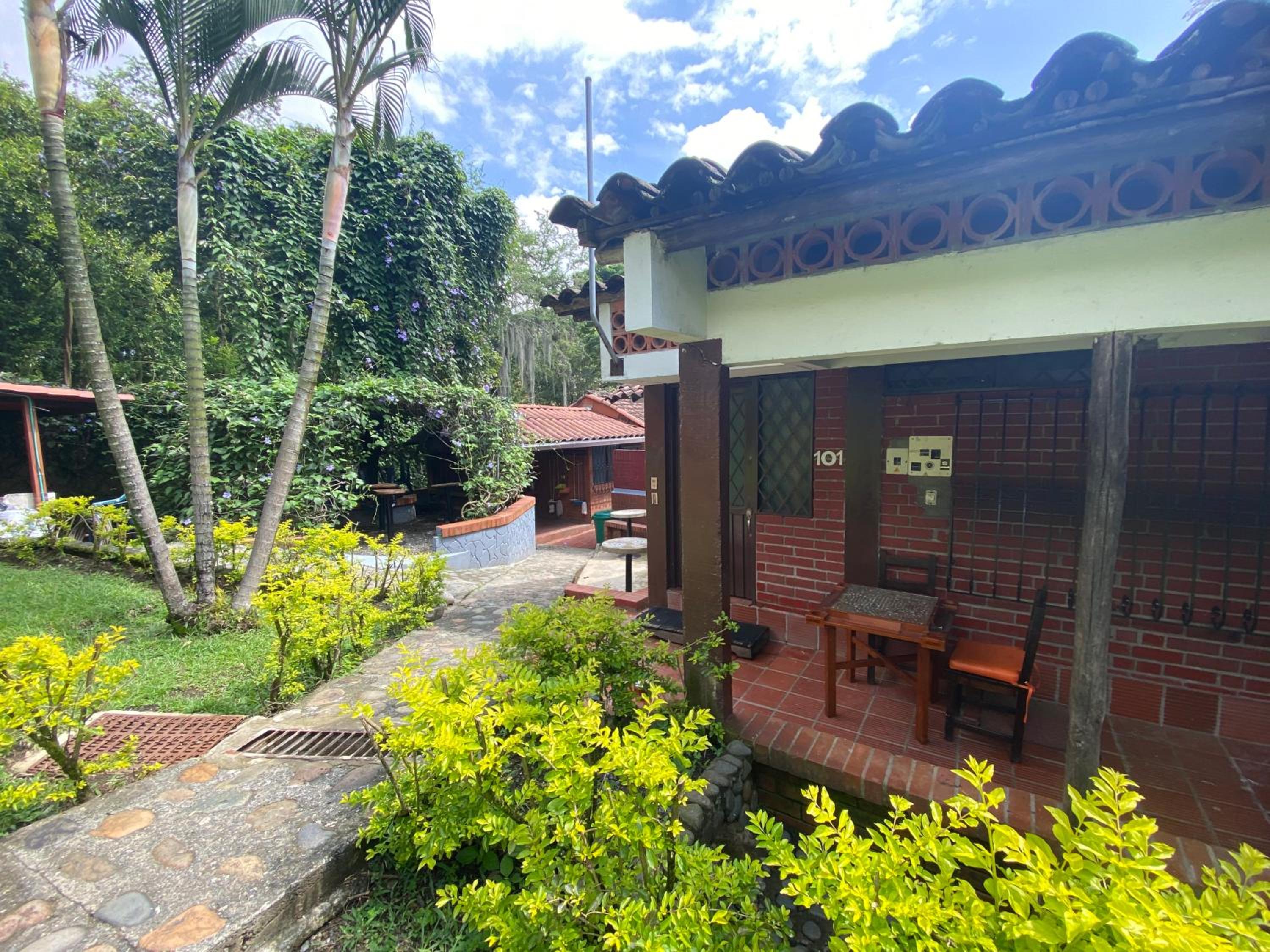 Hotel Finca Villa Chalet Del Rio Cali Farm Villa Chalet Cali River - Image 1