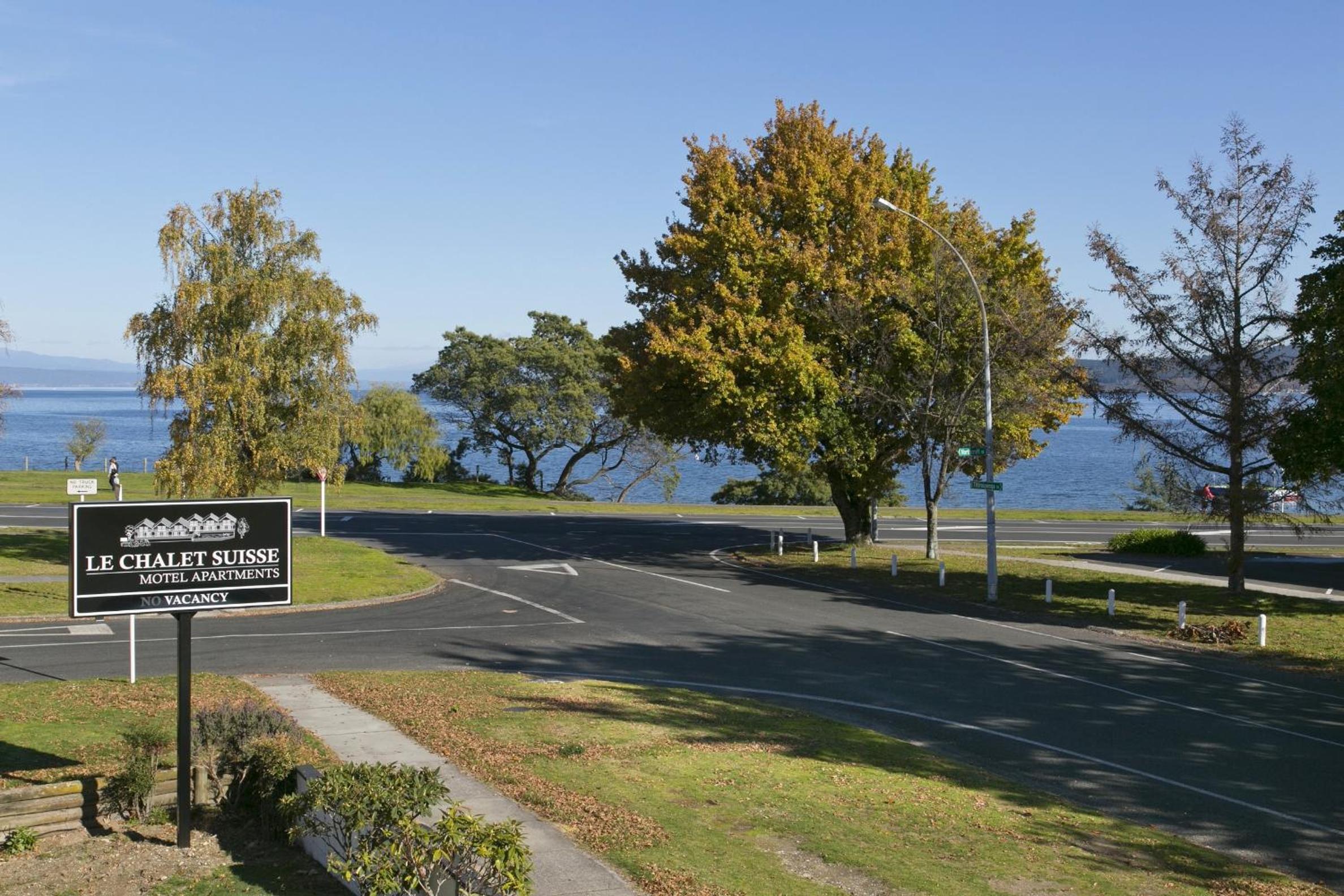 Le Chalet Suisse Motel Taupo — photo 52