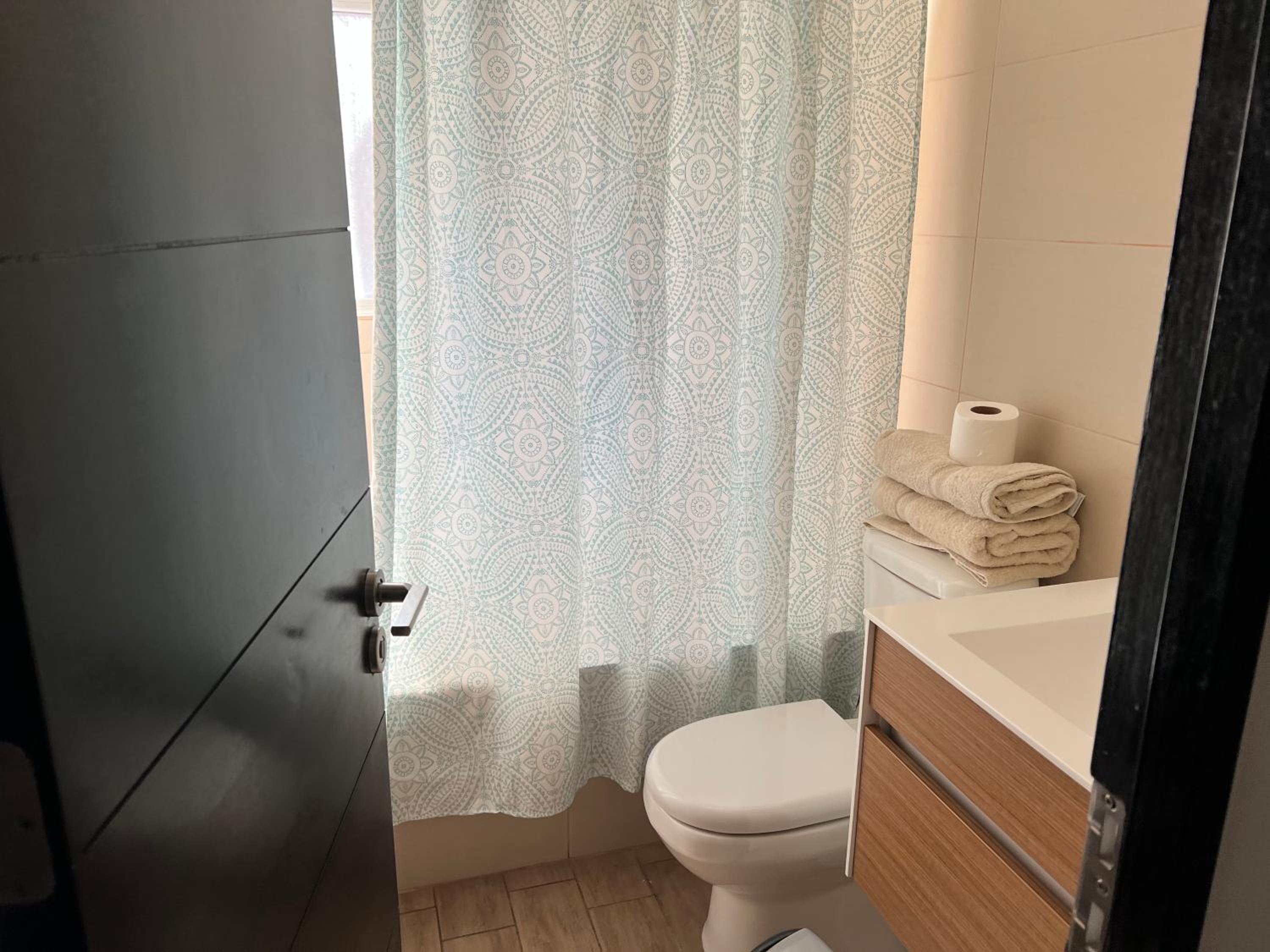 22 ,Costado Clinica Las Condes ,6 Personas