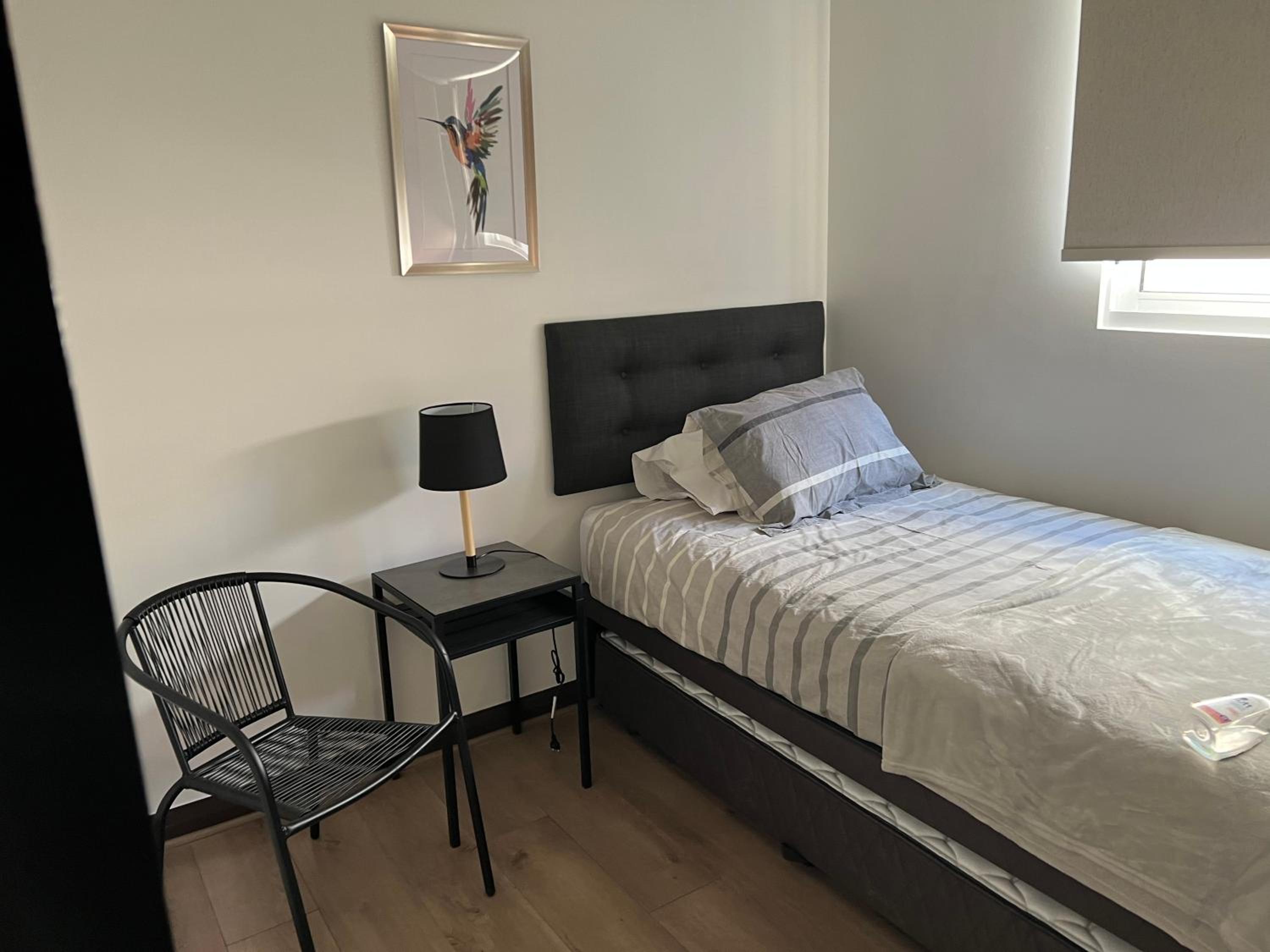 22 ,Costado Clinica Las Condes ,6 Personas